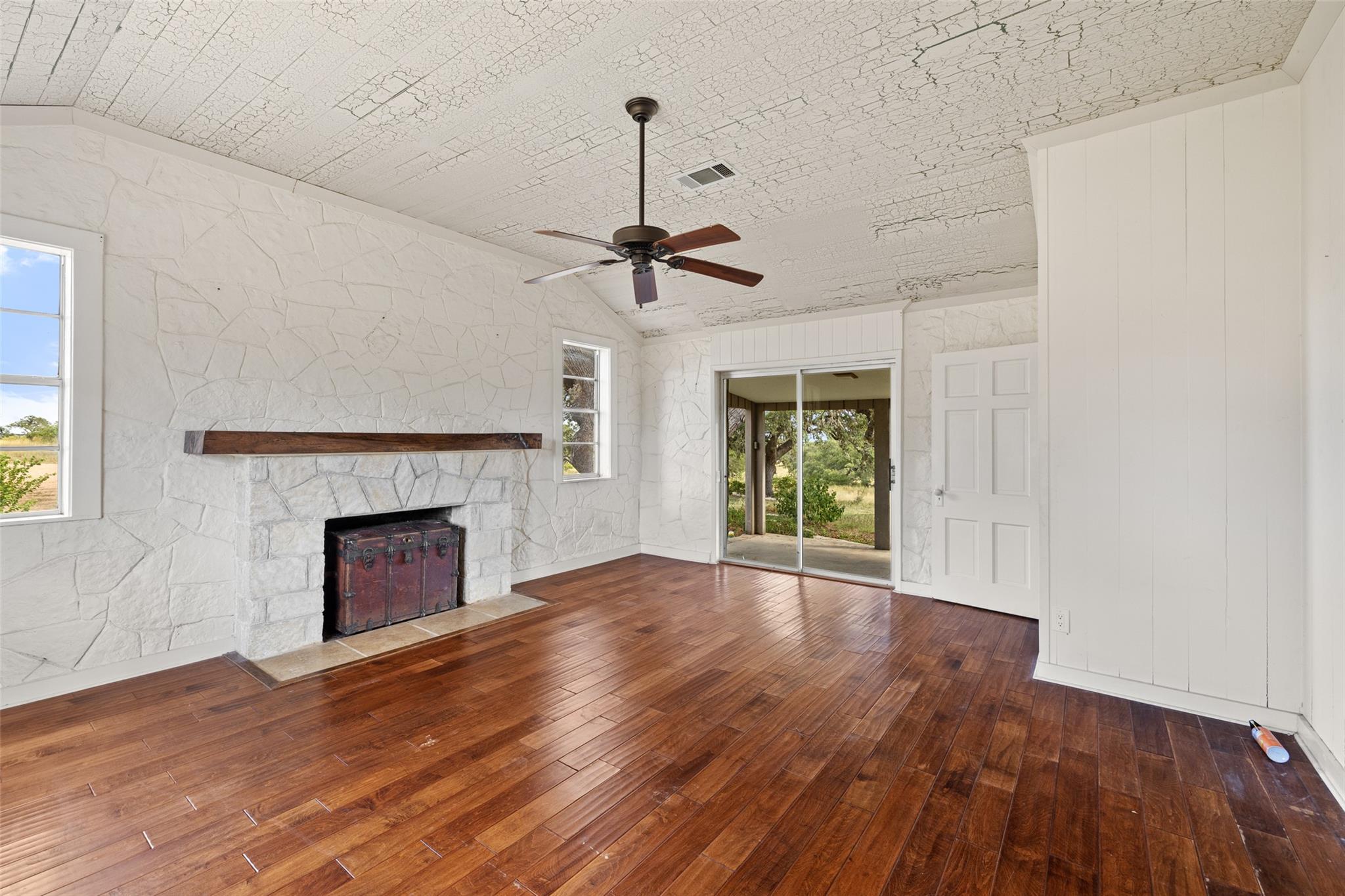 Image 15 of 19 For 5776 Fm 165  