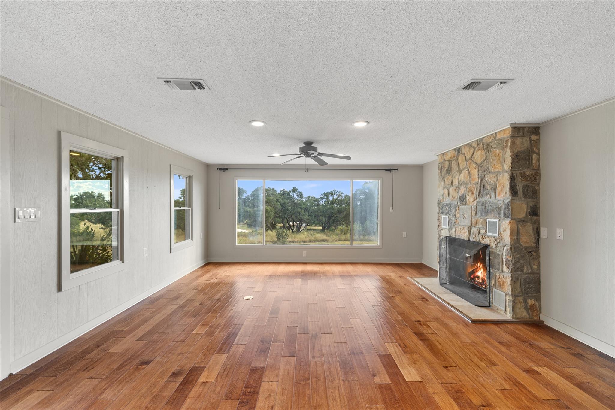 Image 7 of 19 For 5776 Fm 165  