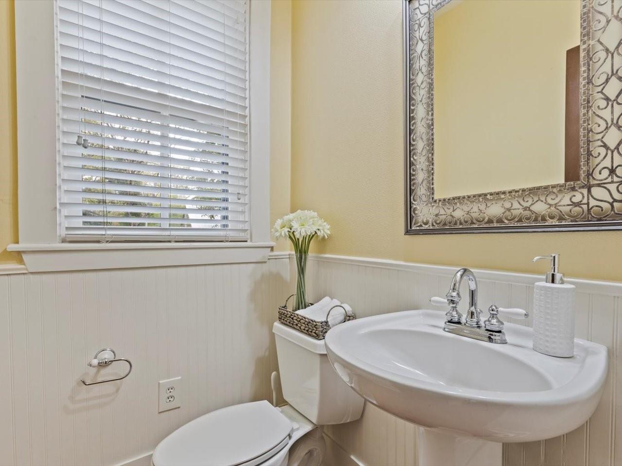 Image 17 of 40 For 802 Main St 