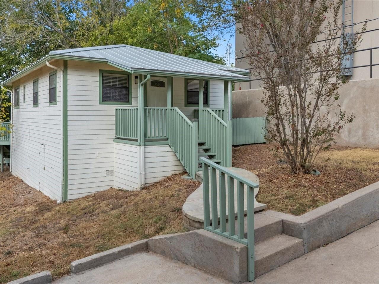 Image 33 of 40 For 802 Main St 