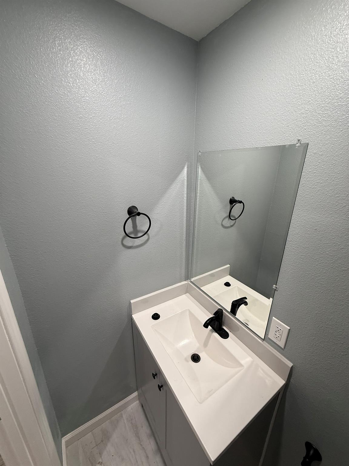 Image 12 of 36 For 1300 2nd St 