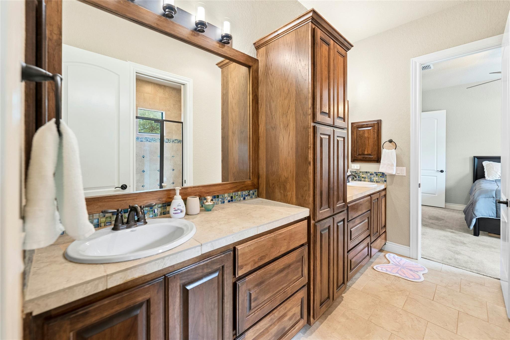 Image 16 of 33 For 1073 Las Brisas Dr