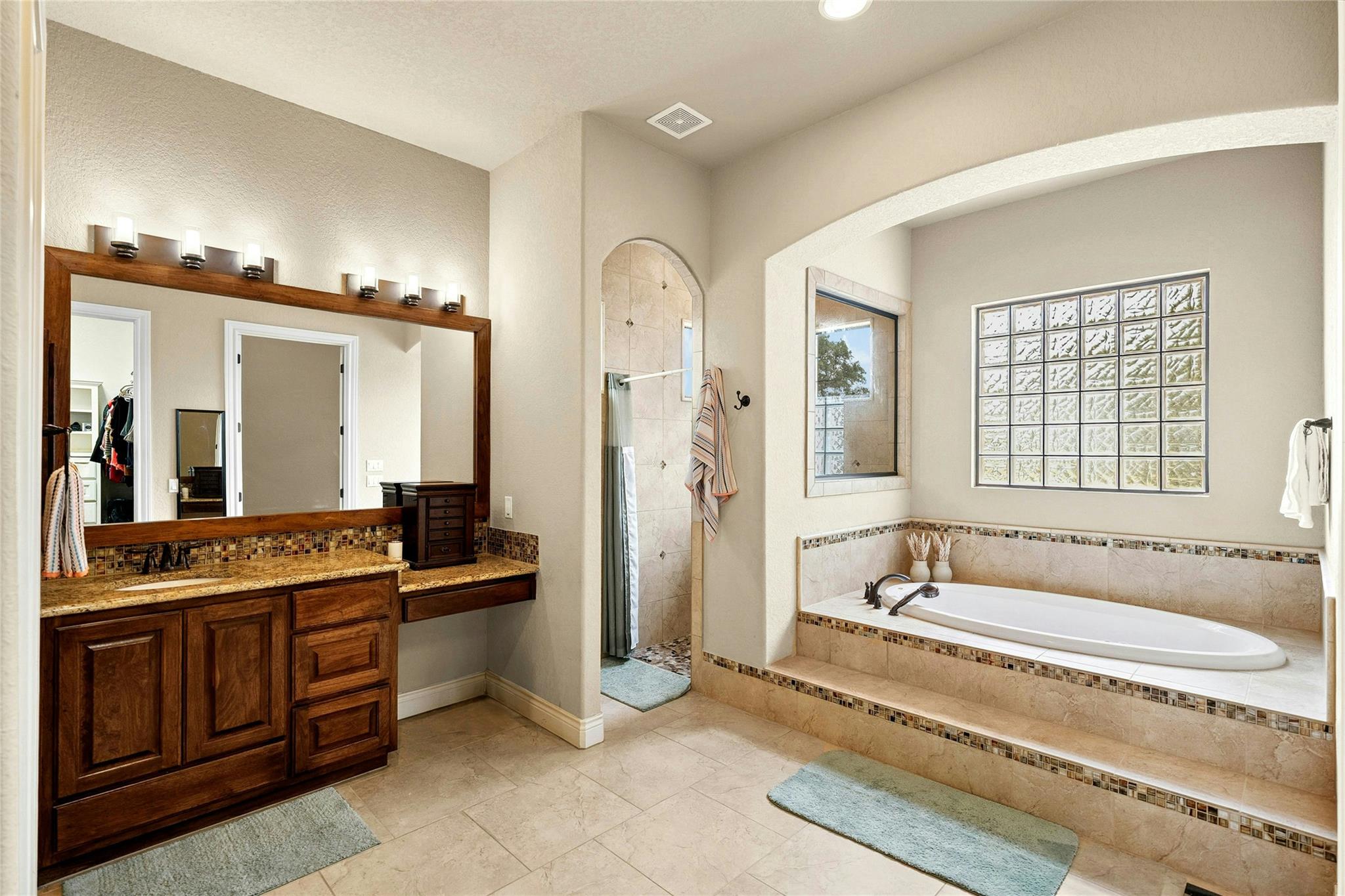 Image 22 of 33 For 1073 Las Brisas Dr