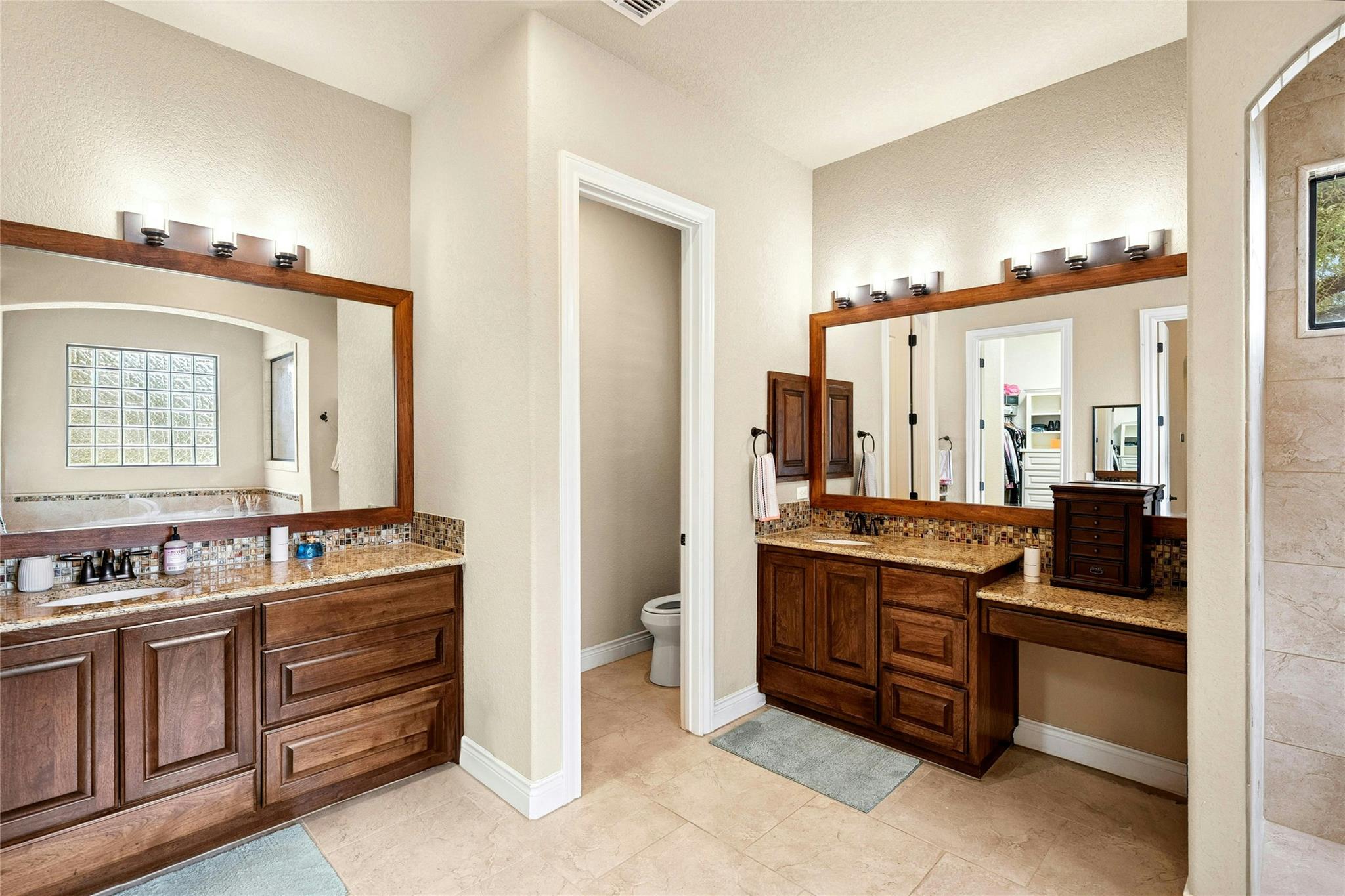 Image 23 of 33 For 1073 Las Brisas Dr
