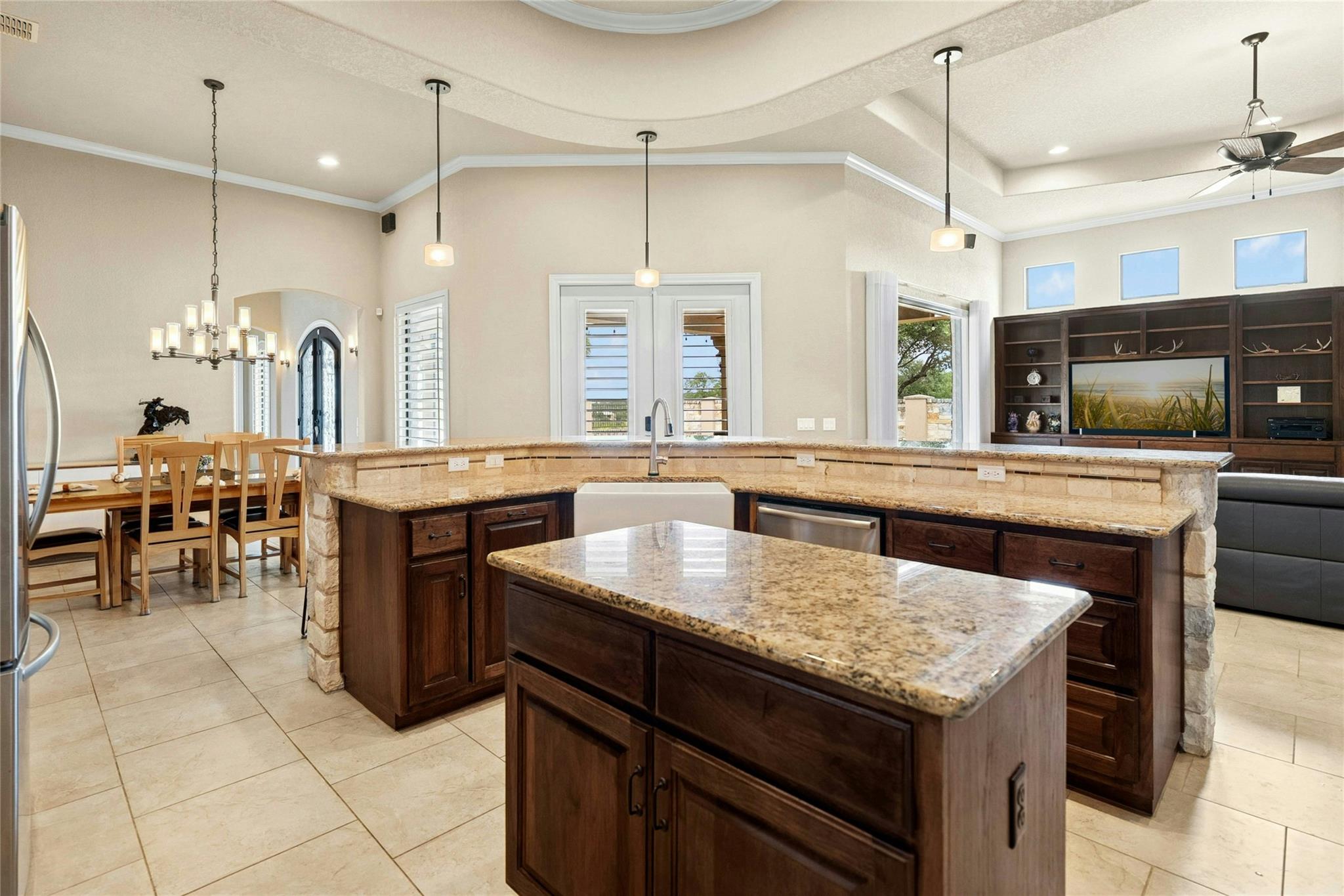 Image 5 of 33 For 1073 Las Brisas Dr