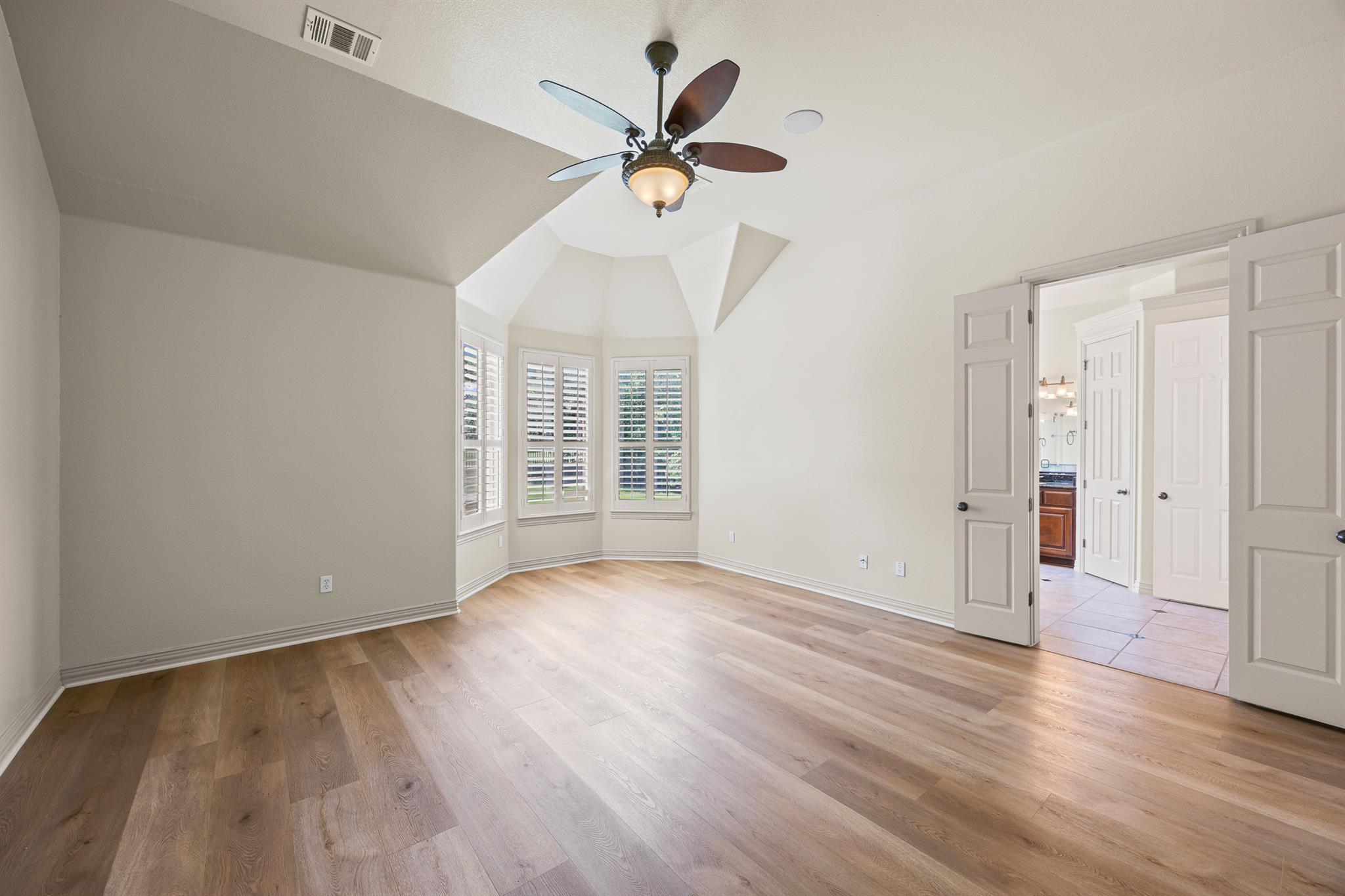 Image 23 of 35 For 10500 Avery Club Dr 3