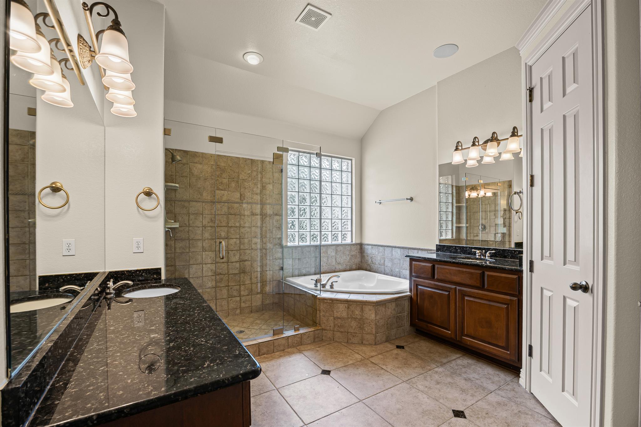 Image 24 of 35 For 10500 Avery Club Dr 3