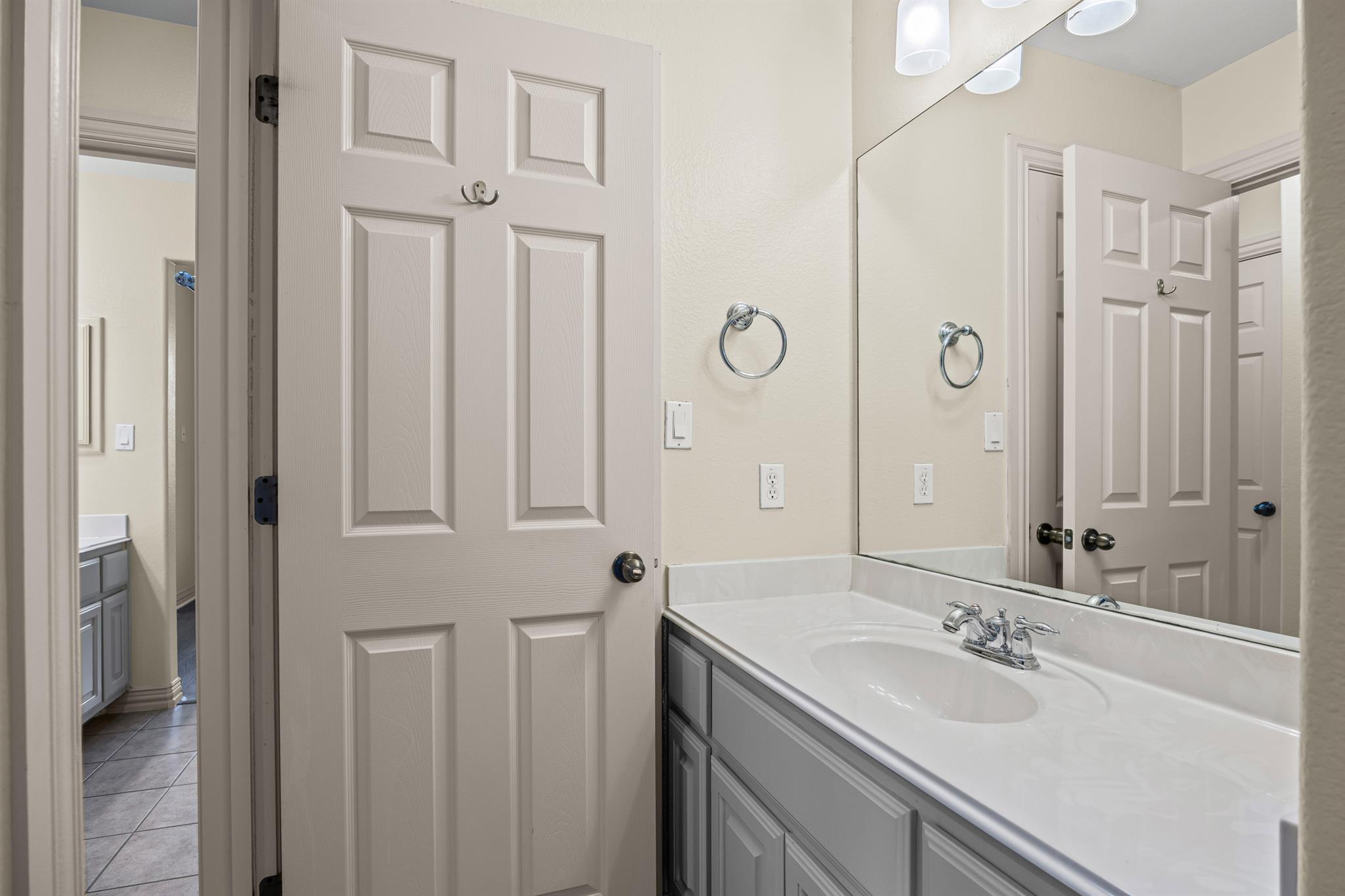 Image 26 of 35 For 10500 Avery Club Dr 3