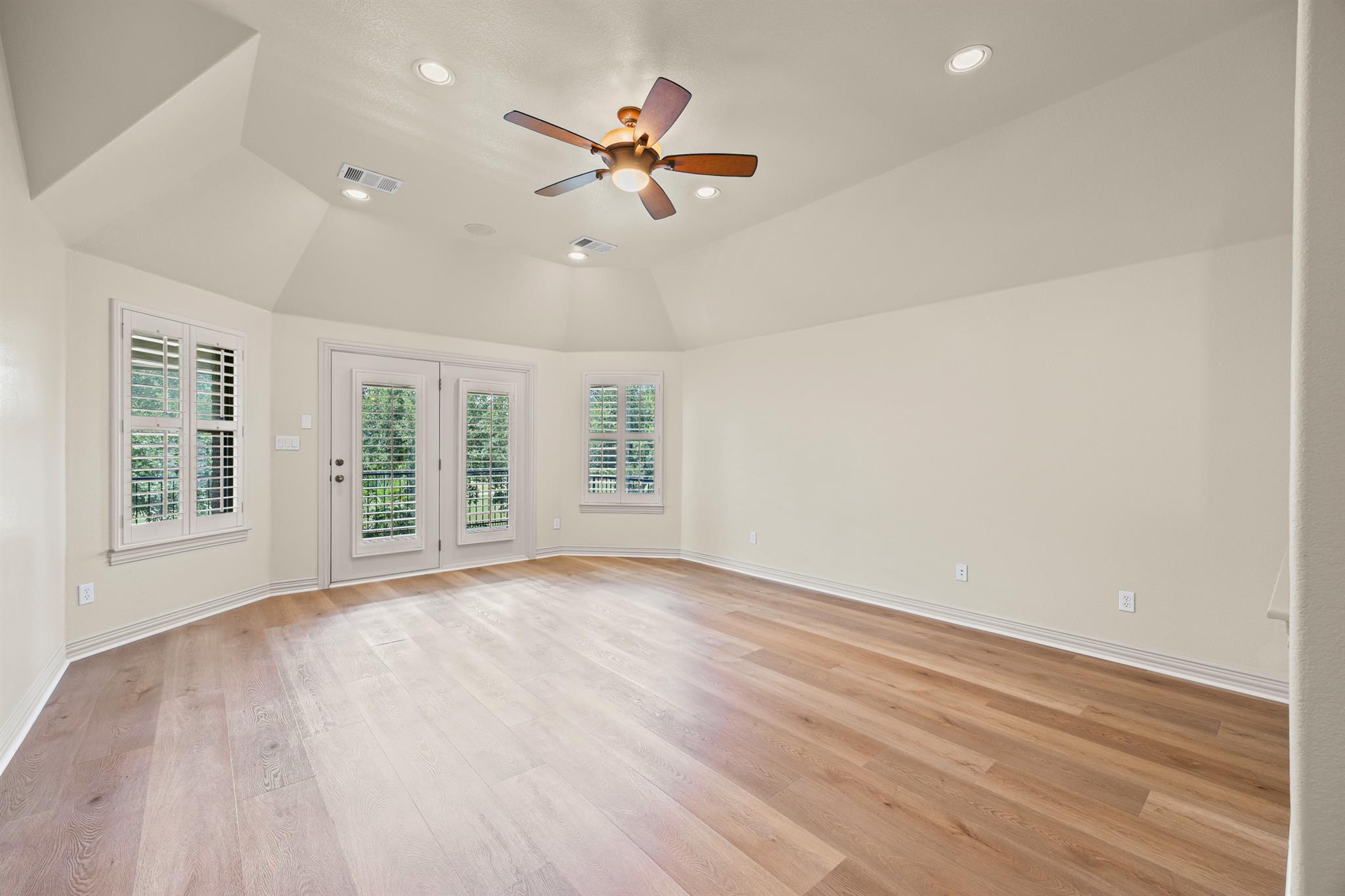 Image 27 of 35 For 10500 Avery Club Dr 3