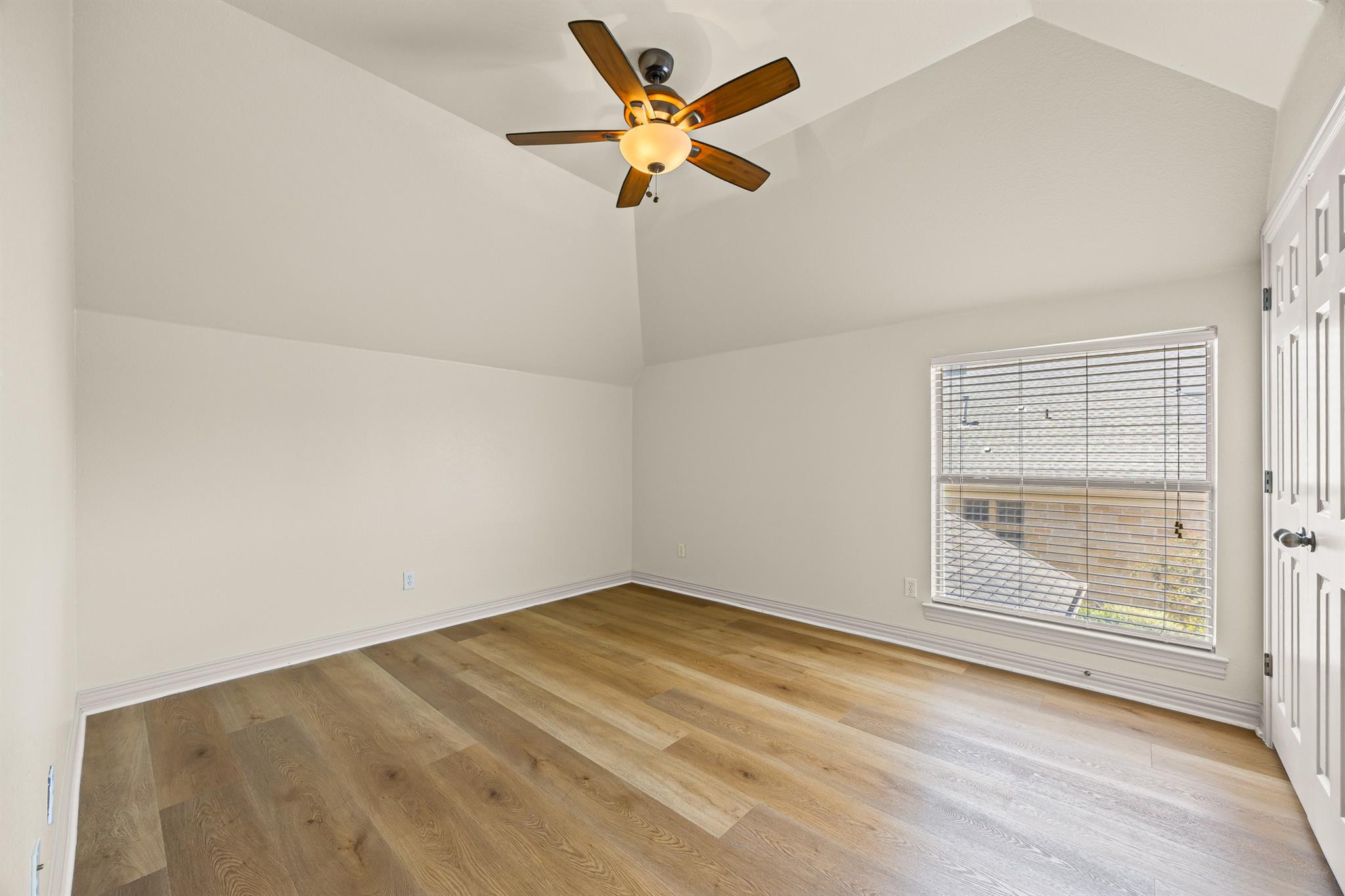 Image 30 of 35 For 10500 Avery Club Dr 3