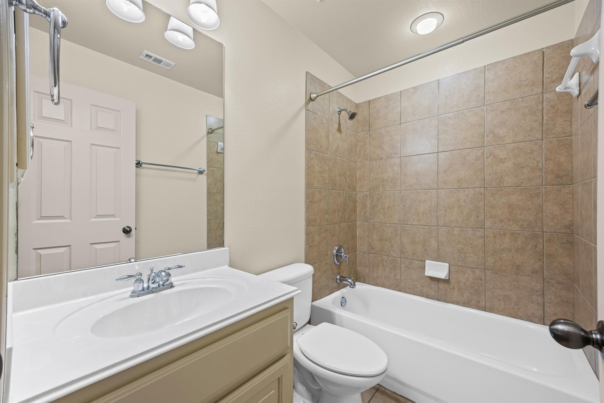 Image 31 of 35 For 10500 Avery Club Dr 3