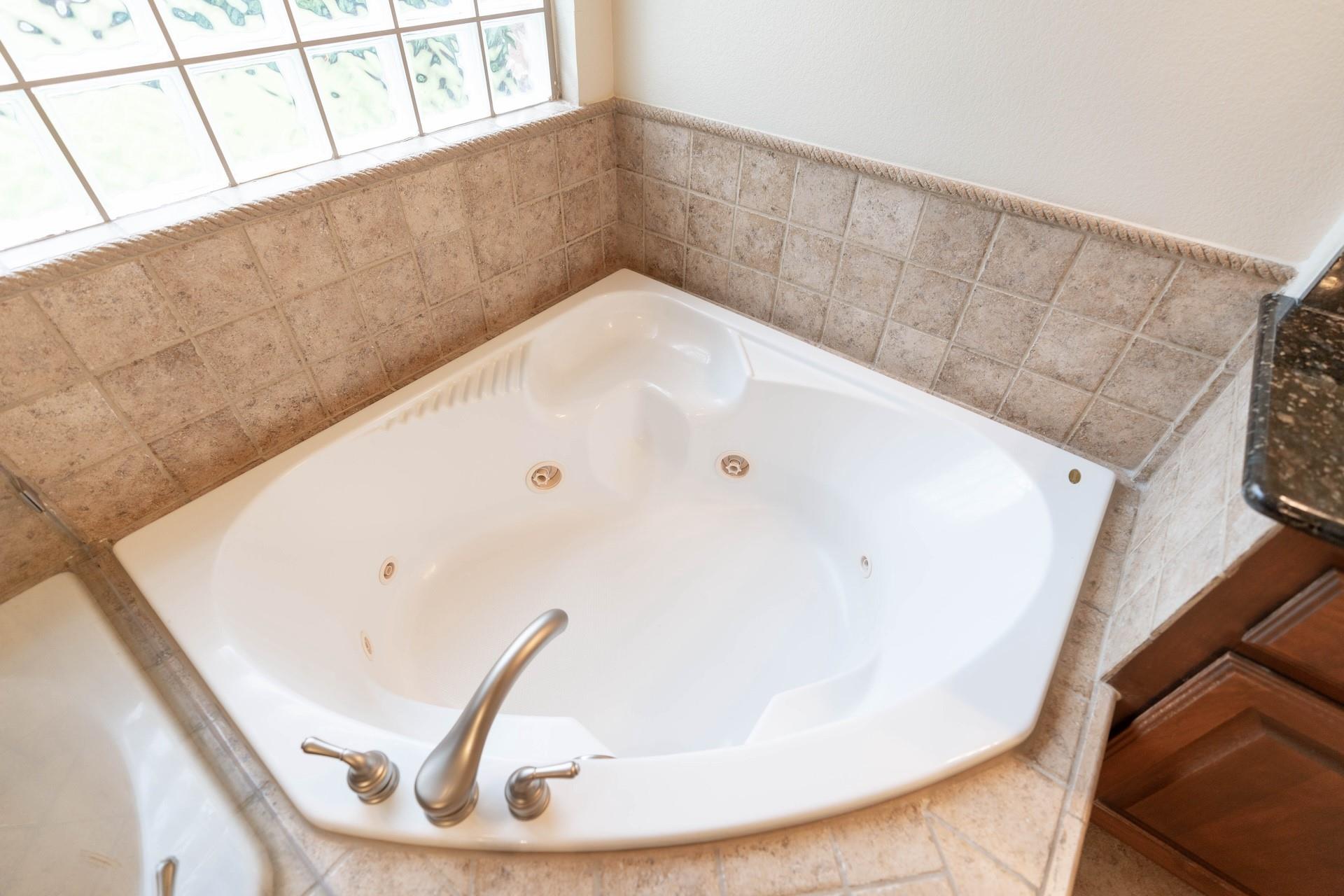 Image 5 of 35 For 10500 Avery Club Dr 3