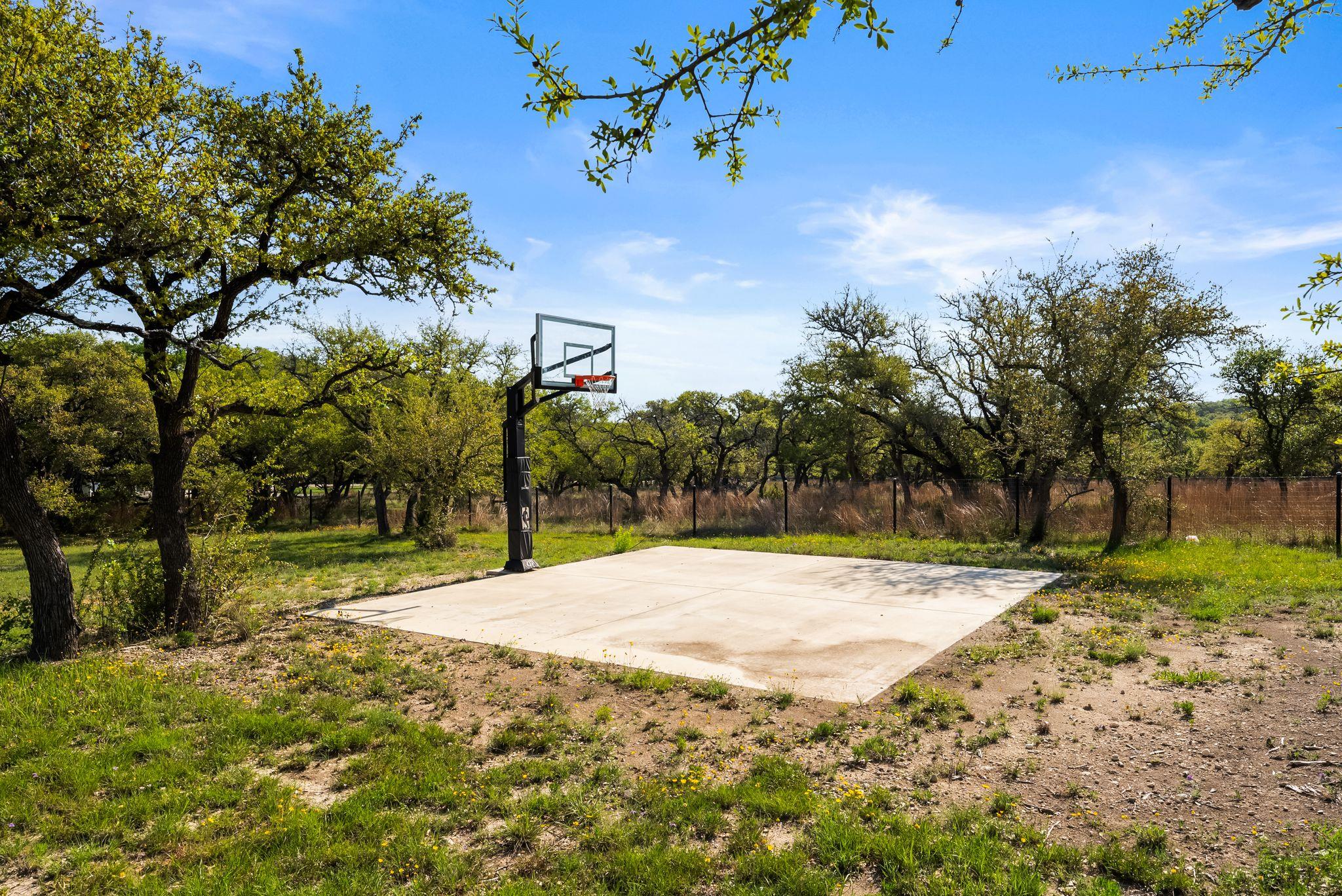 Image 35 of 40 For 690 Cielo Springs Dr