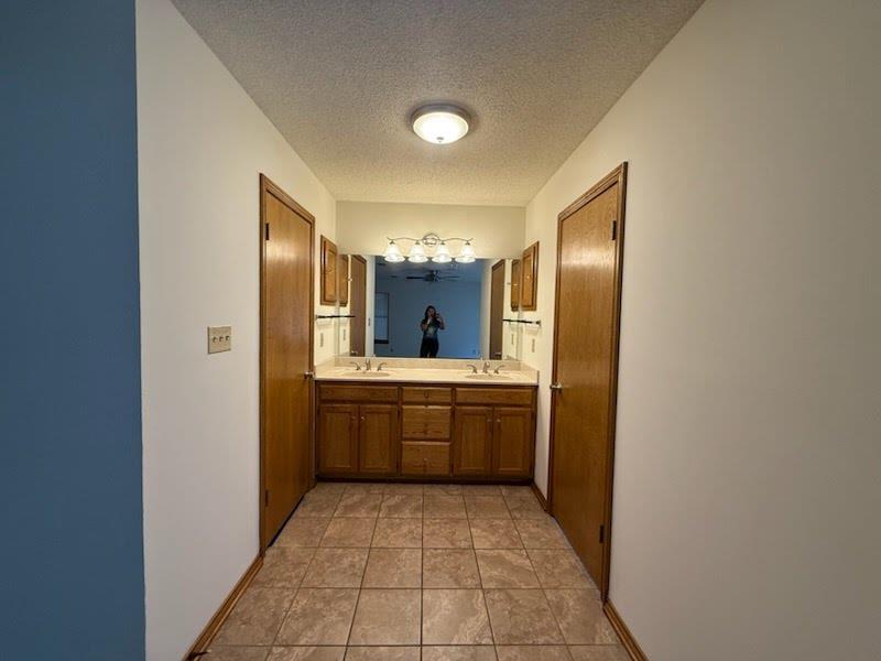 Image 10 of 26 For 850 Mission Hills Dr