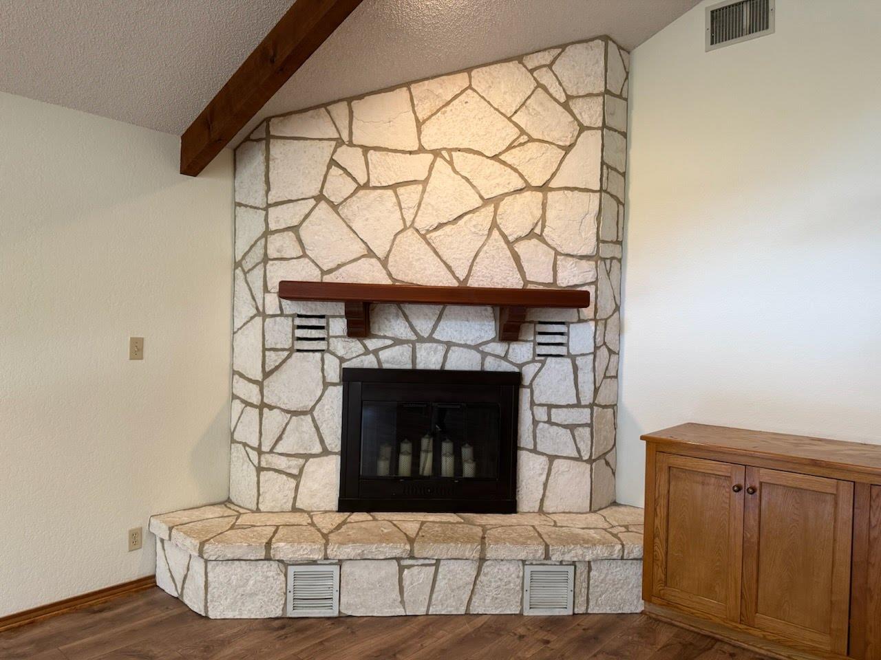 Image 5 of 26 For 850 Mission Hills Dr