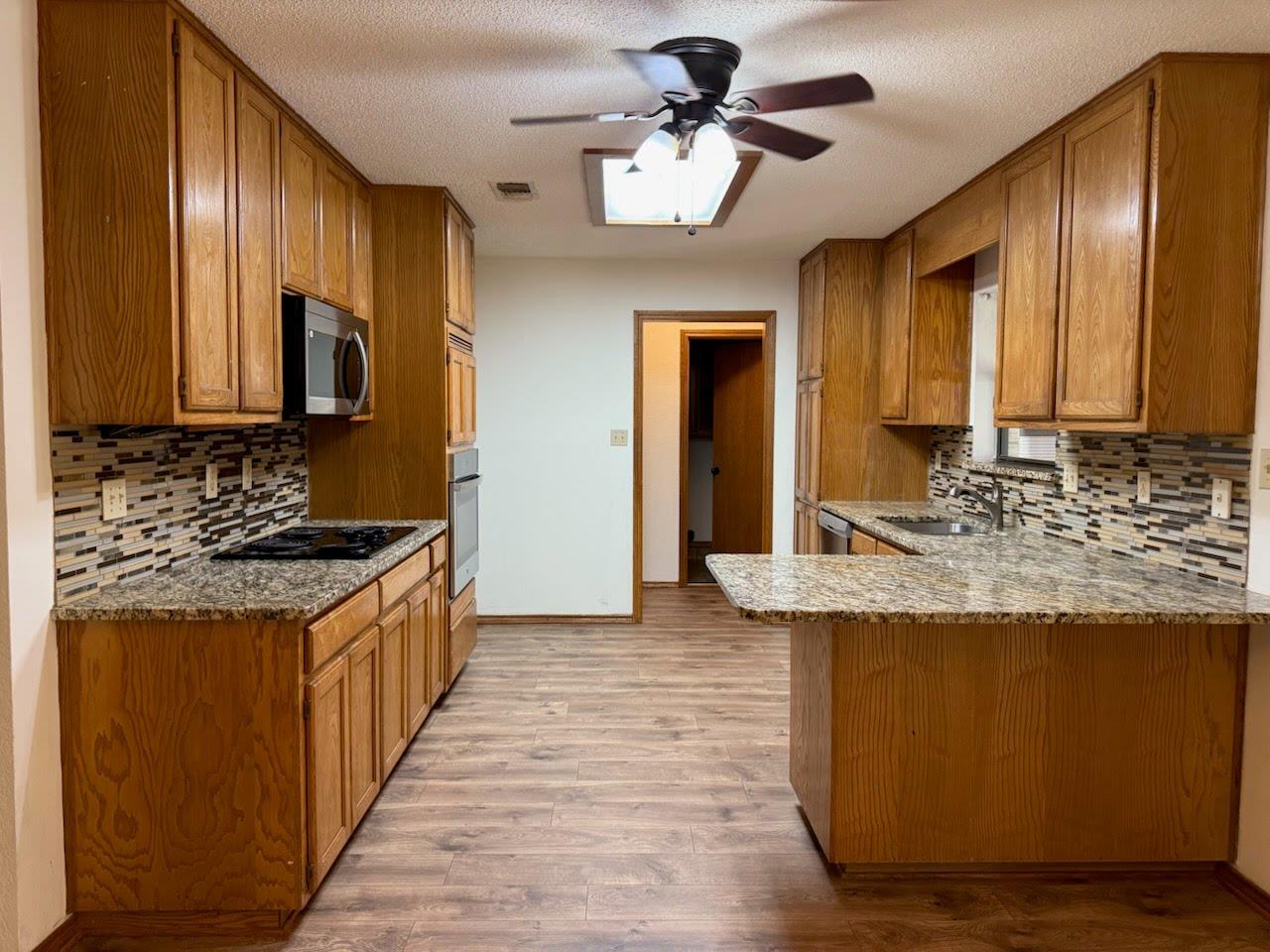 Image 6 of 26 For 850 Mission Hills Dr