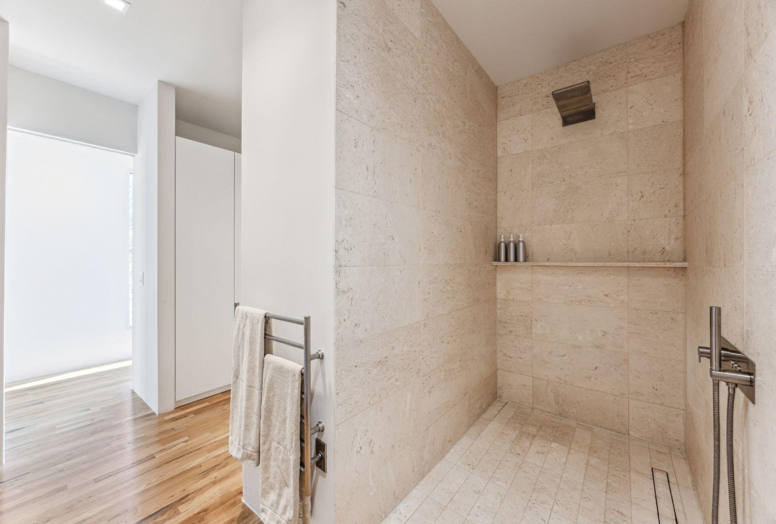 Image 21 of 40 For 1037 Ranch Road 962 W