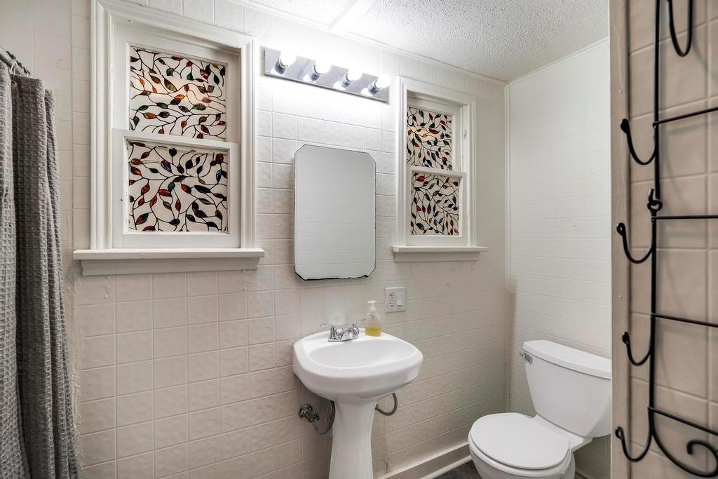 Image 16 of 28 For 1434 Hicks Ave