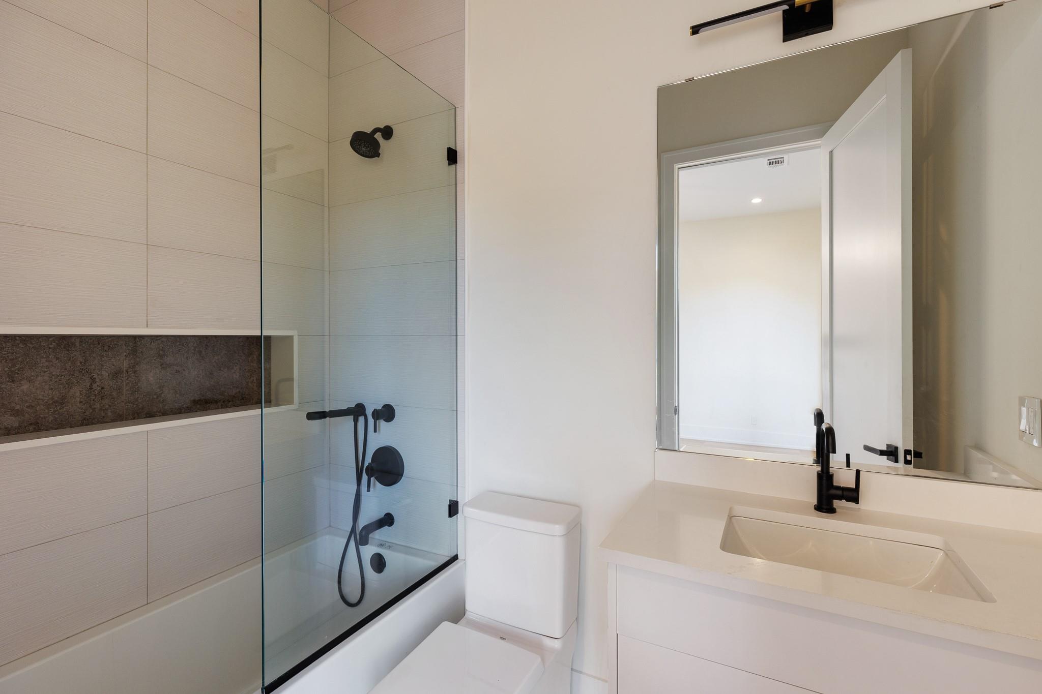 Image 25 of 38 For 6425 Ranch Road 962 W