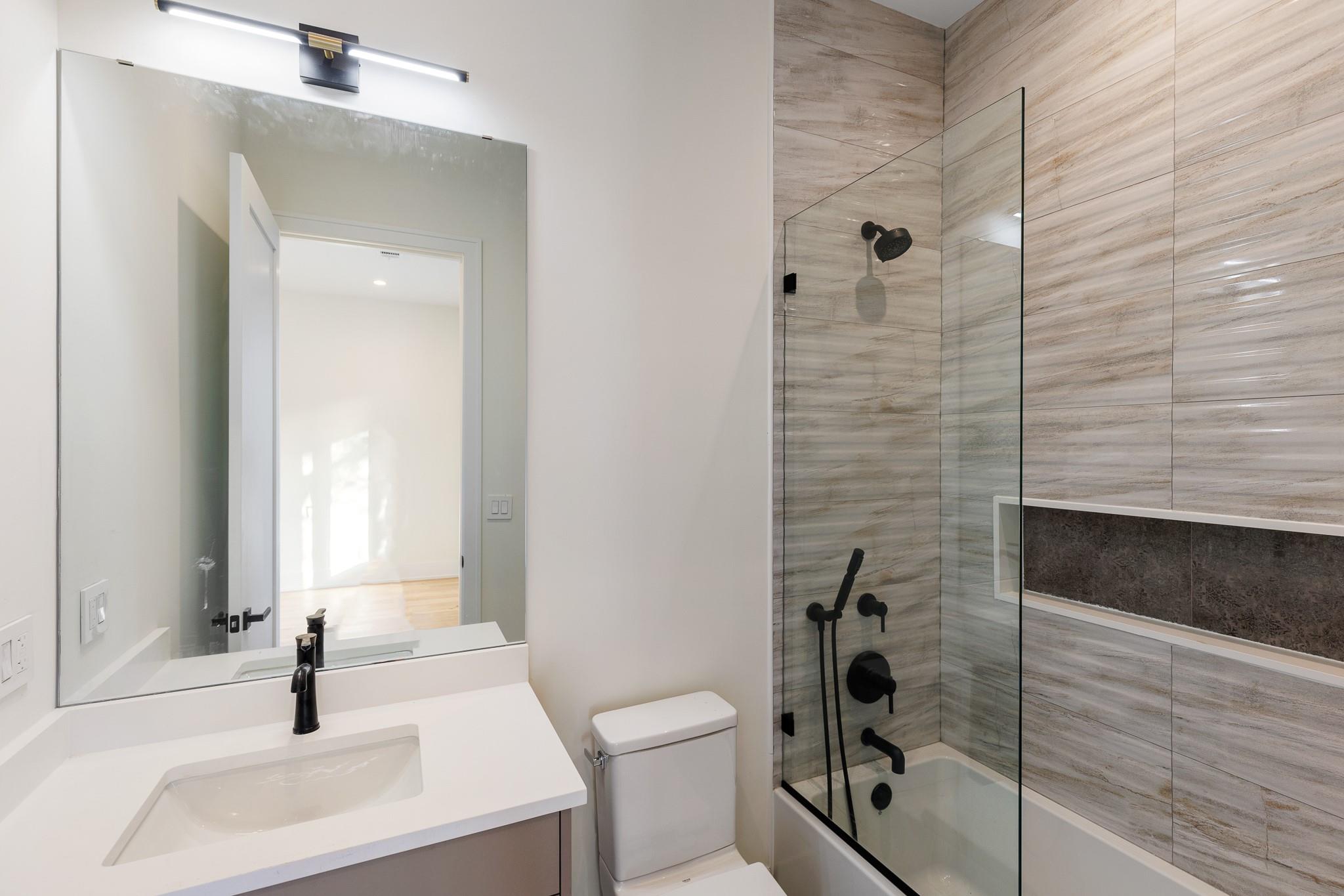 Image 29 of 38 For 6425 Ranch Road 962 W