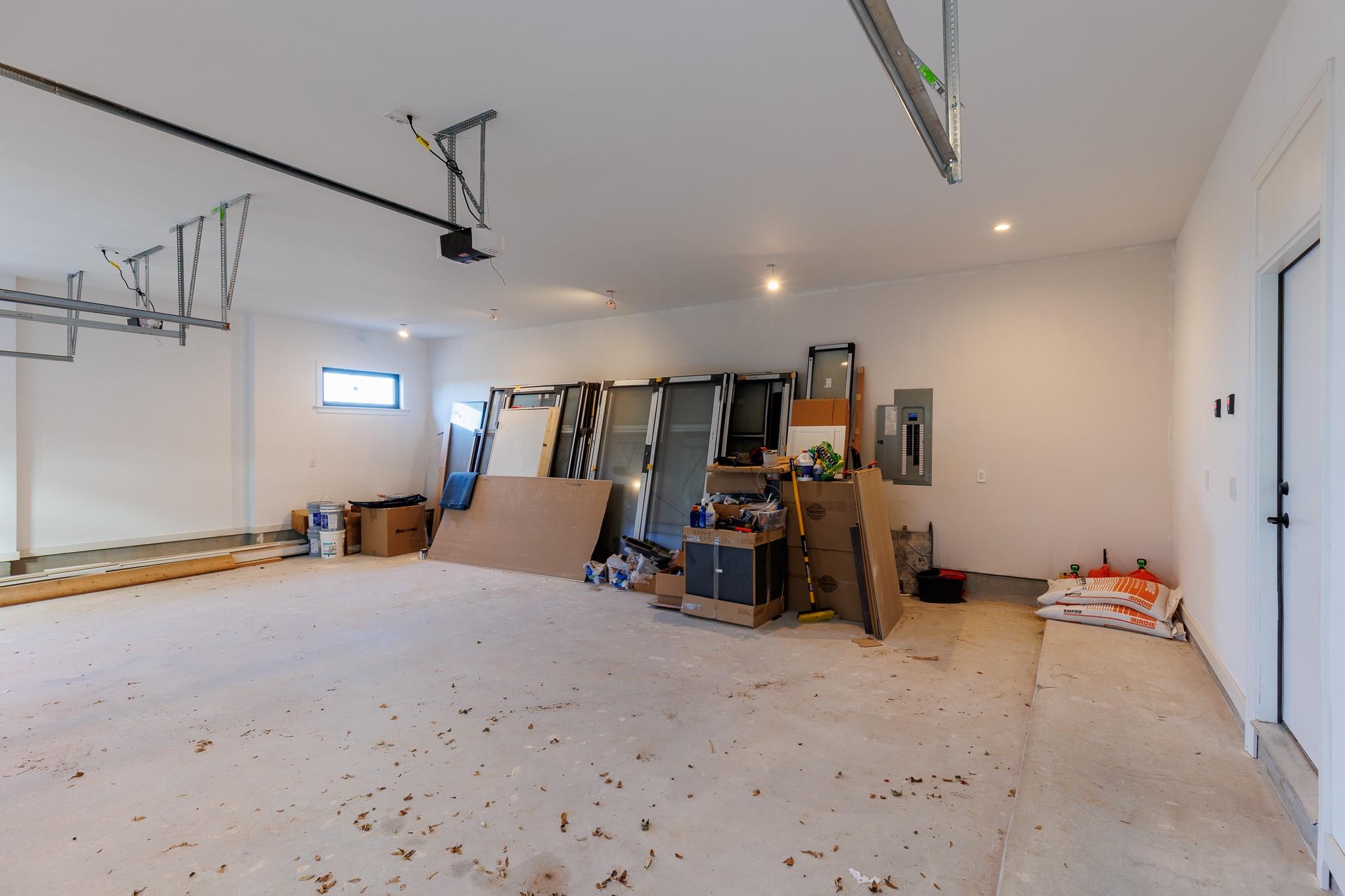 Image 32 of 38 For 6425 Ranch Road 962 W