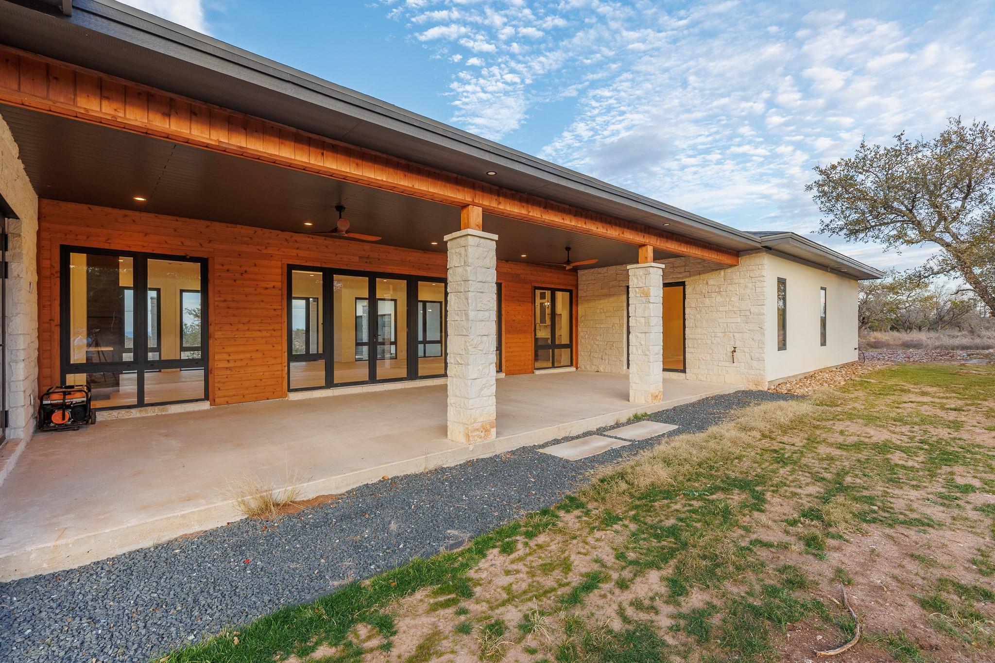 Image 7 of 38 For 6425 Ranch Road 962 W