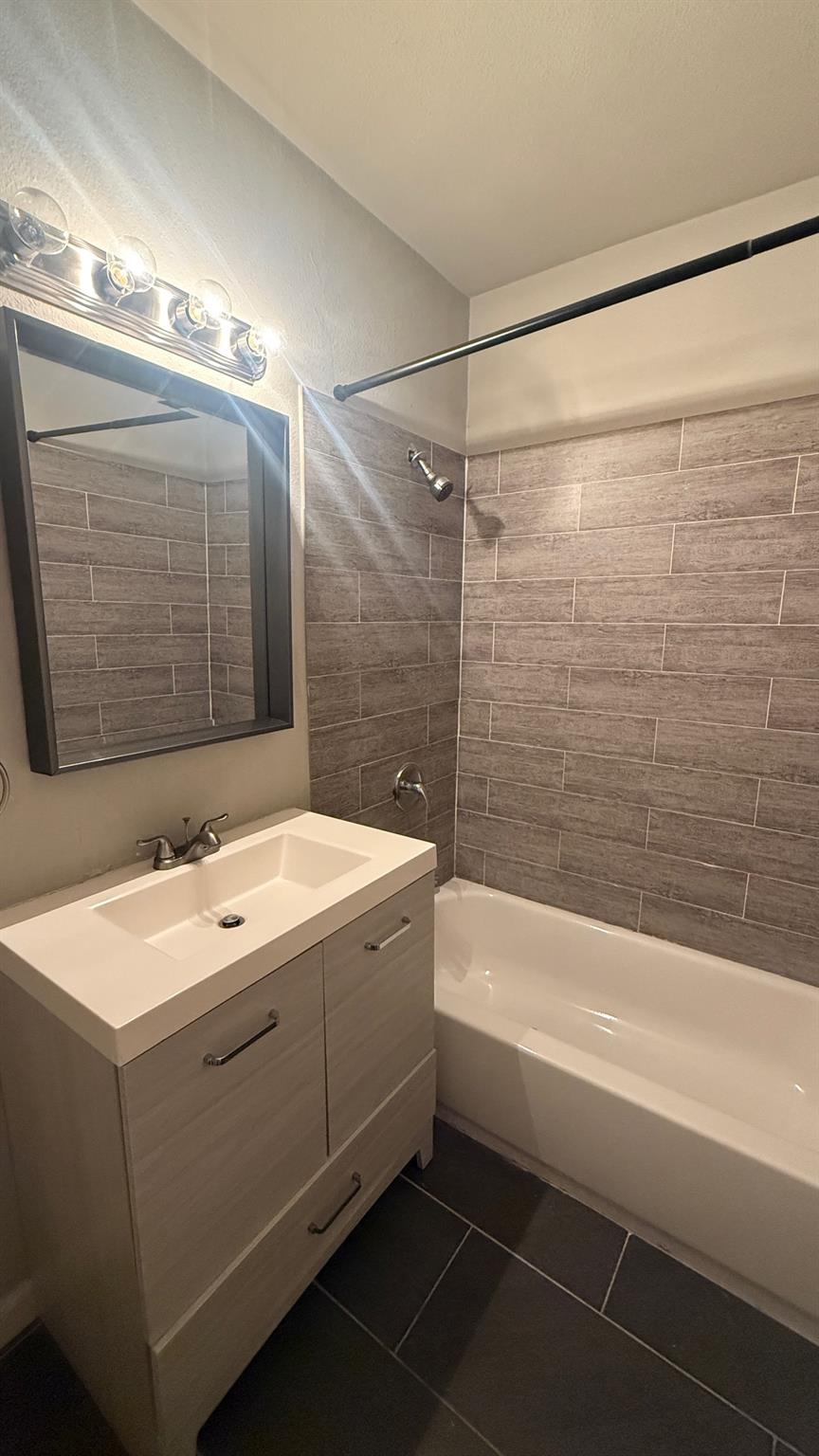 Image 11 of 17 For 802 Alametos  A