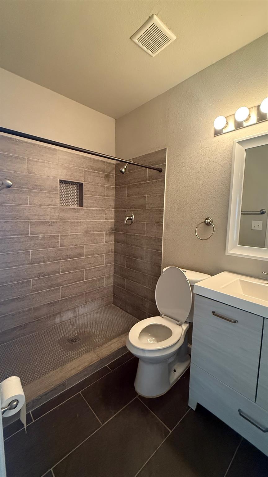 Image 13 of 17 For 802 Alametos  A