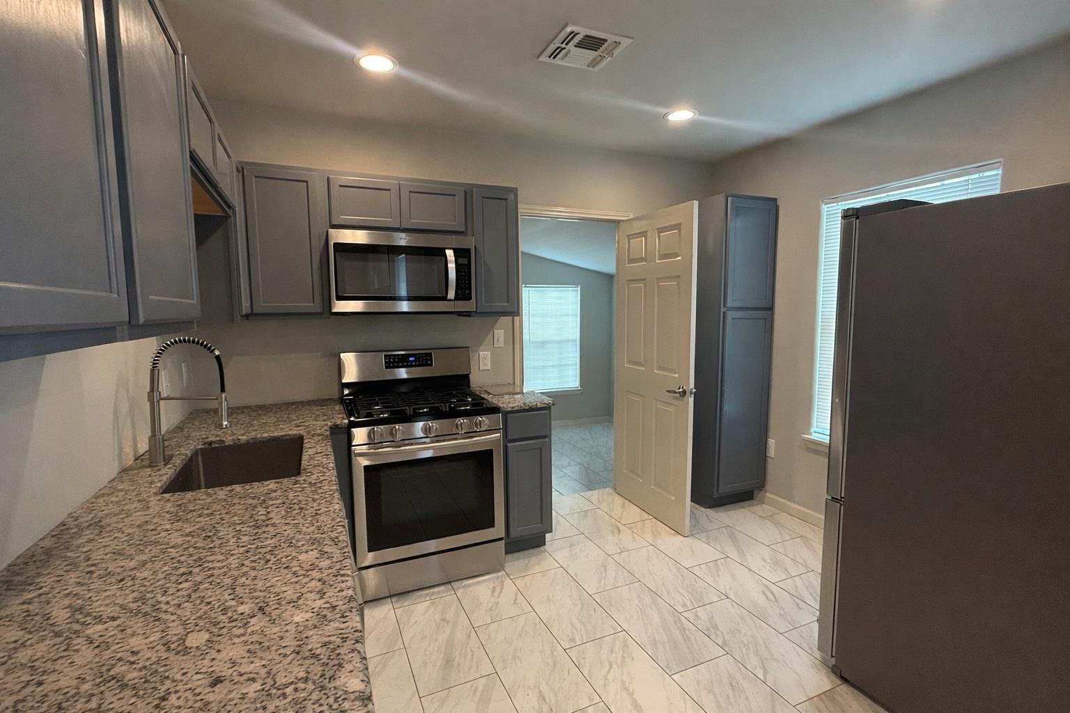 Image 5 of 17 For 802 Alametos  A