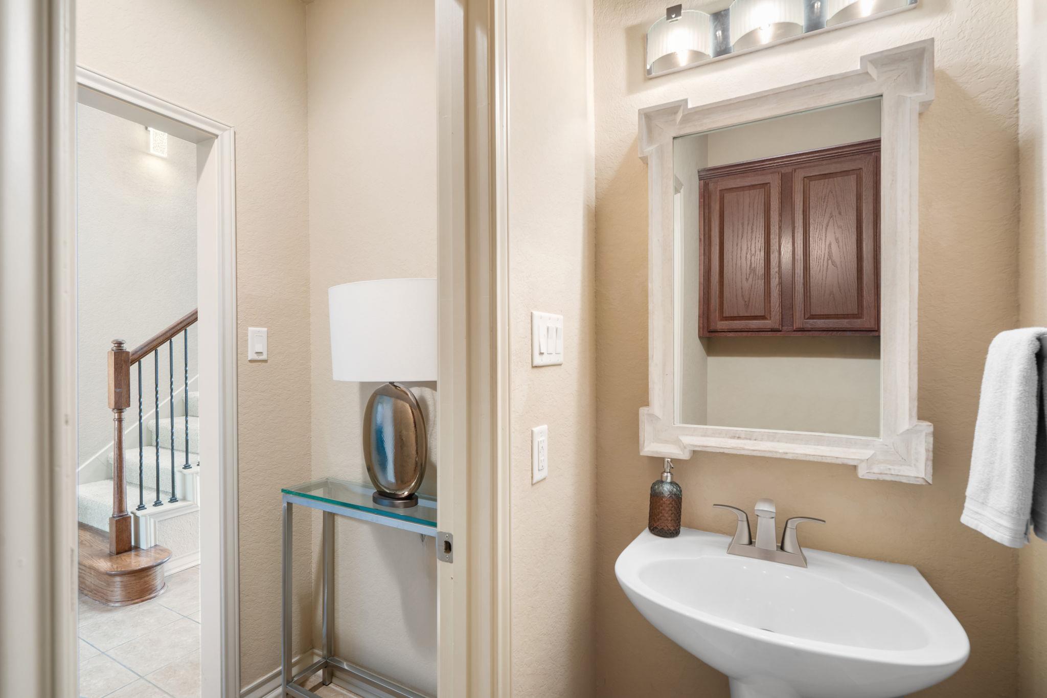 Image 10 of 33 For 970 Parkview Dr