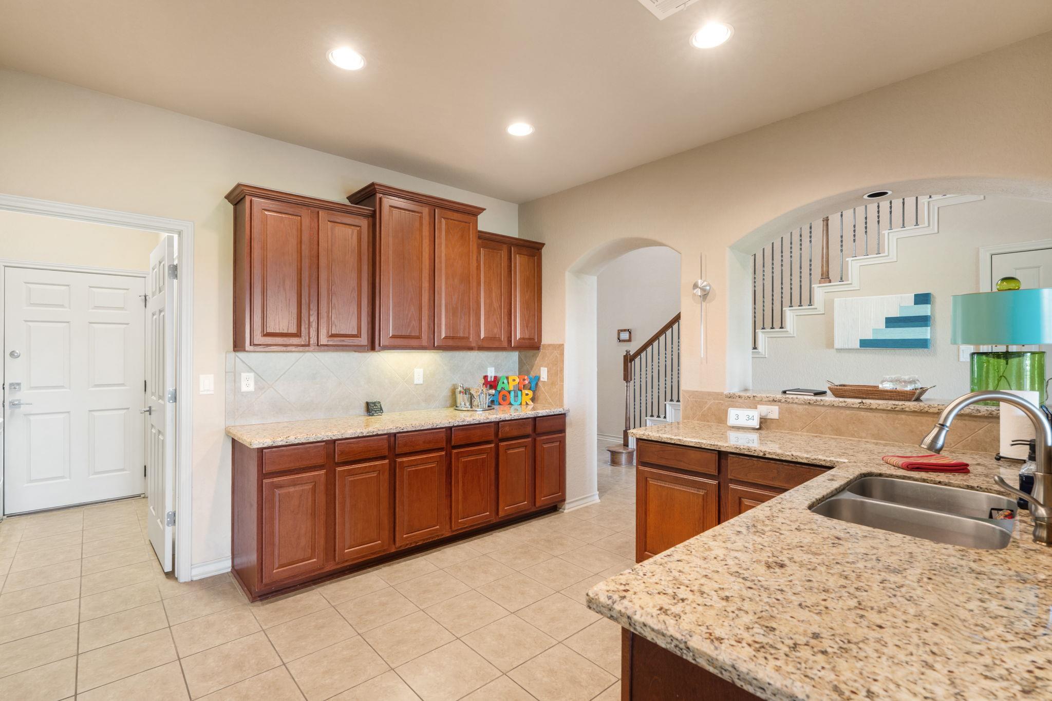 Image 12 of 33 For 970 Parkview Dr