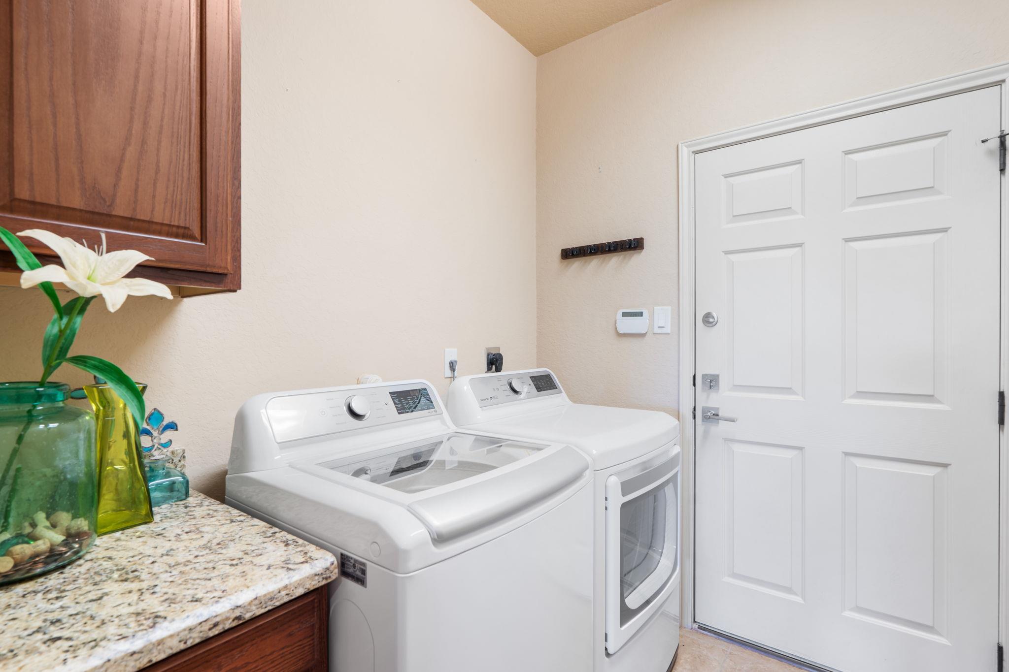 Image 13 of 33 For 970 Parkview Dr