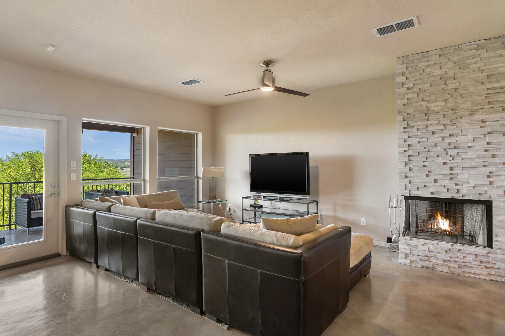 Image 16 of 33 For 970 Parkview Dr