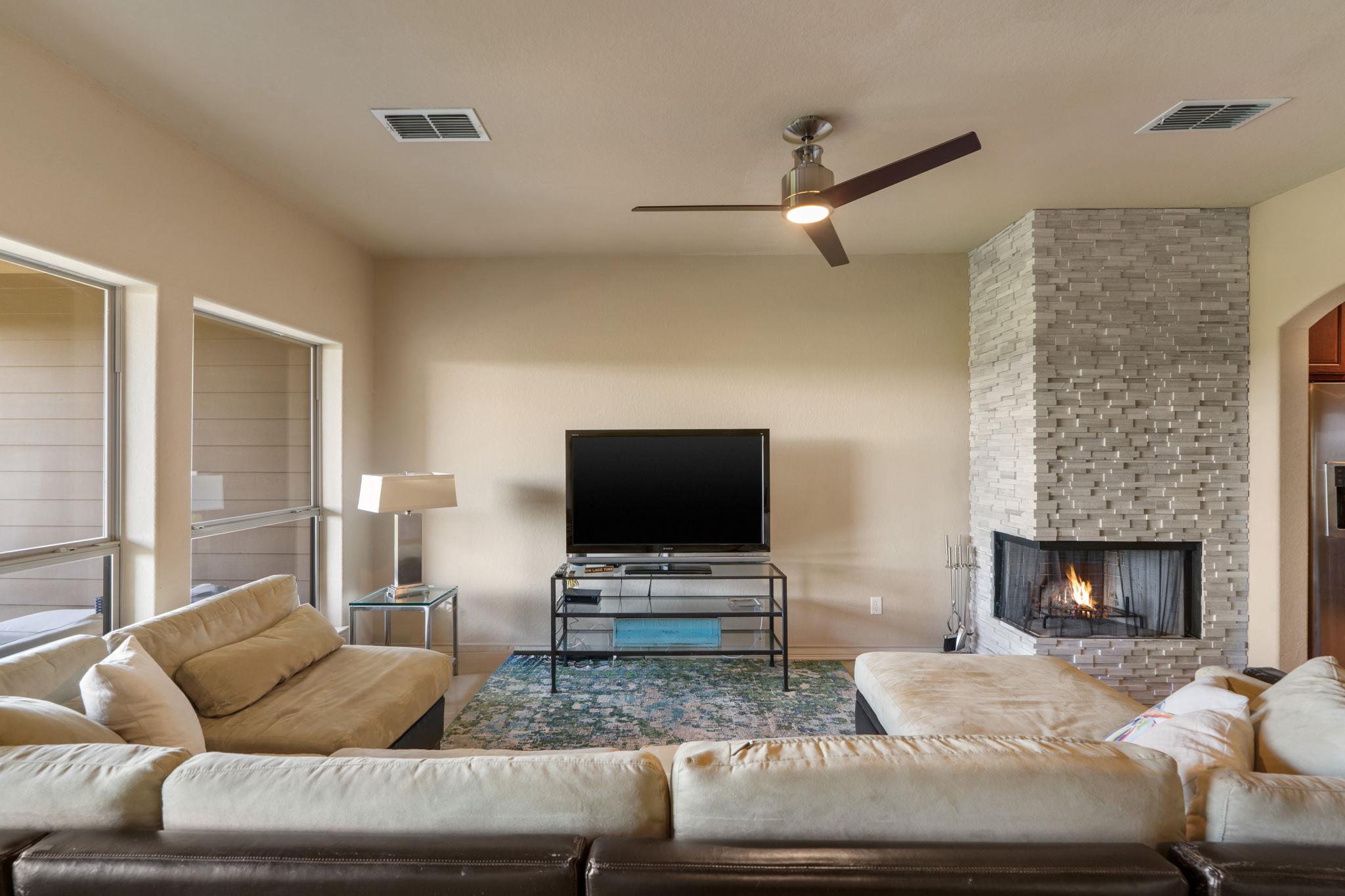 Image 17 of 33 For 970 Parkview Dr