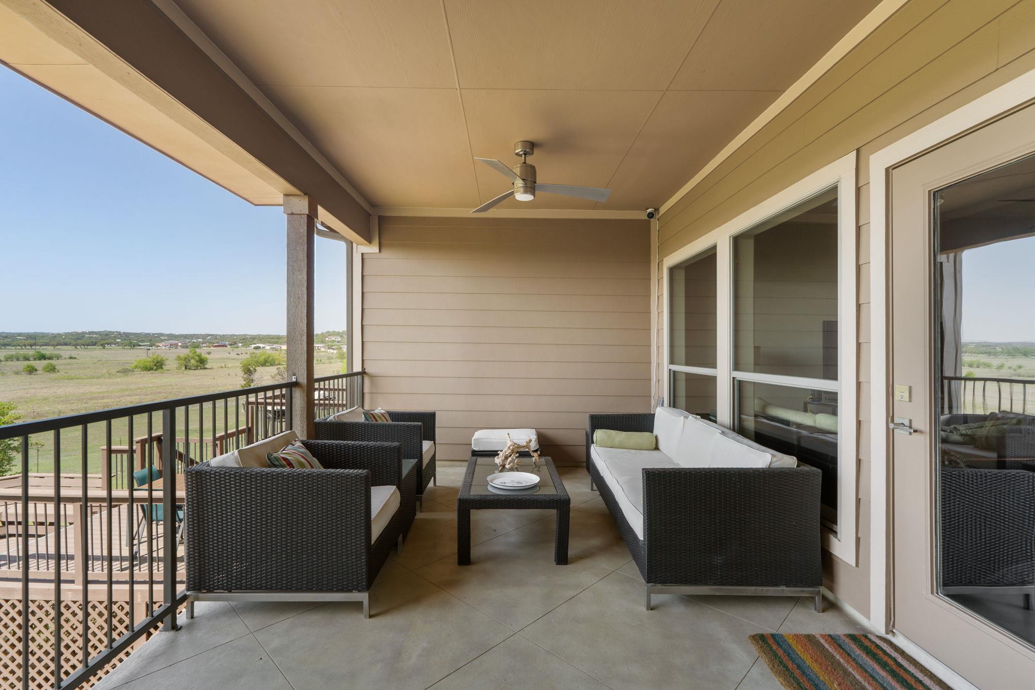 Image 18 of 33 For 970 Parkview Dr