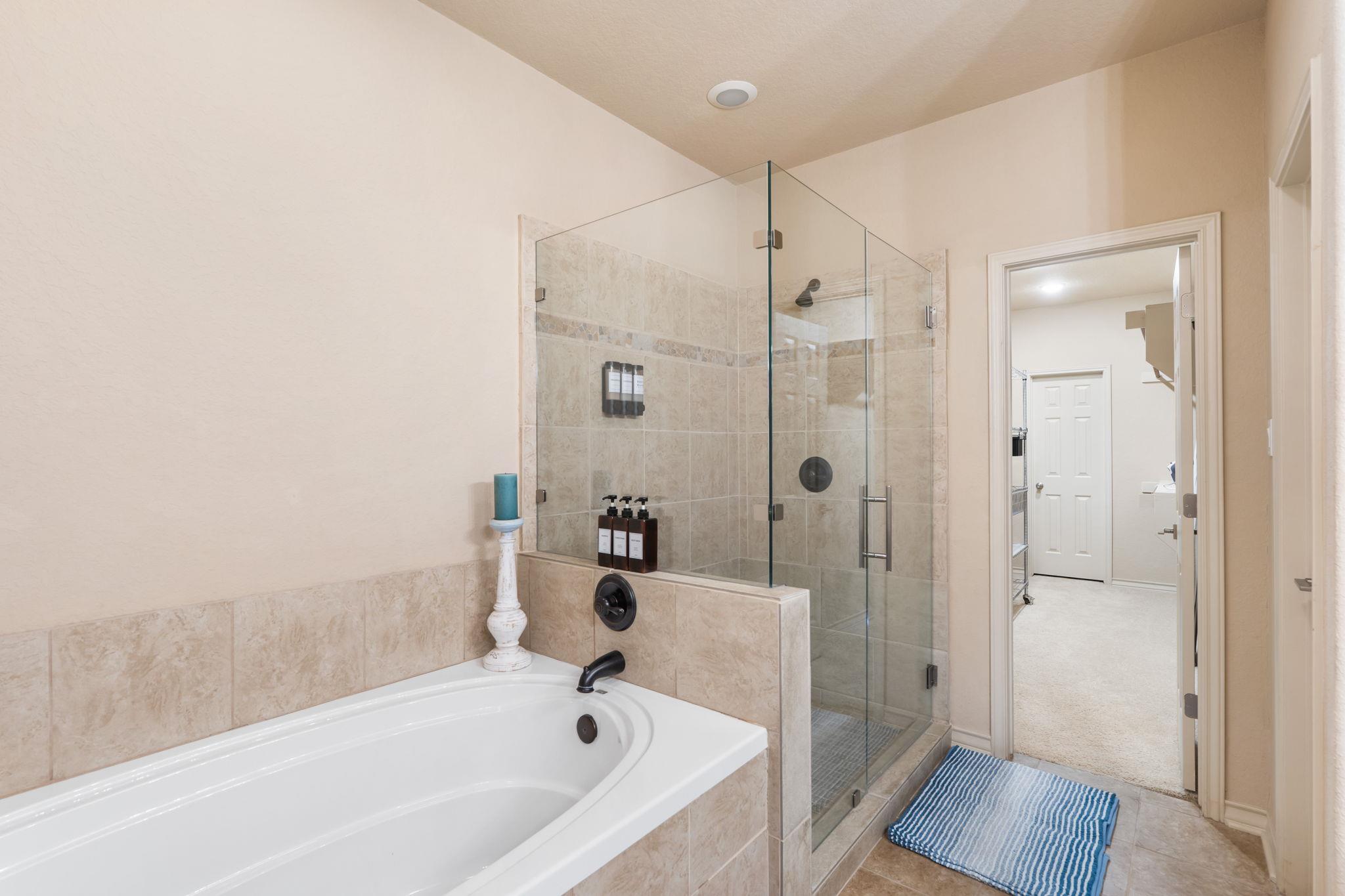 Image 23 of 33 For 970 Parkview Dr