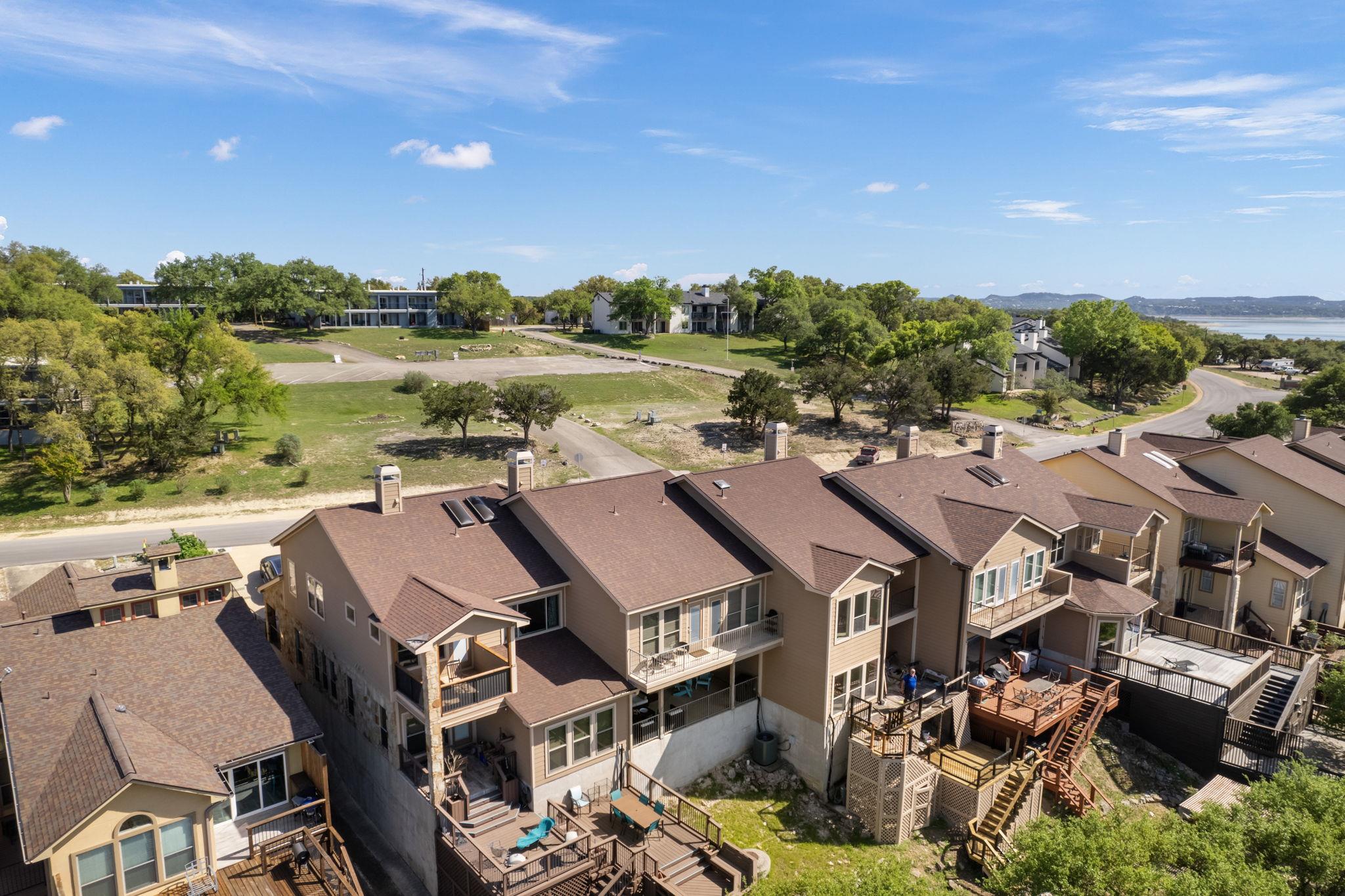 Image 29 of 33 For 970 Parkview Dr