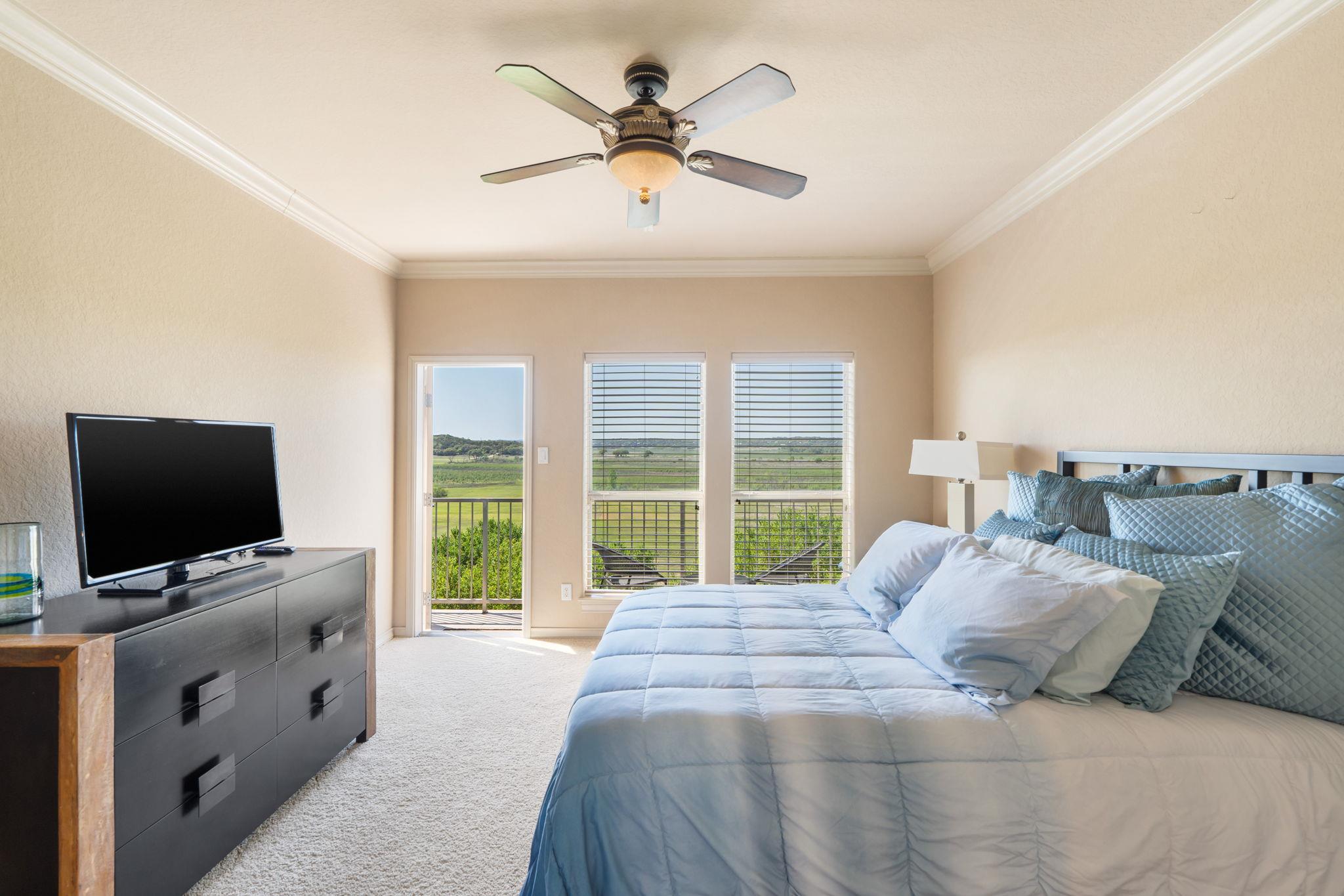 Image 3 of 33 For 970 Parkview Dr