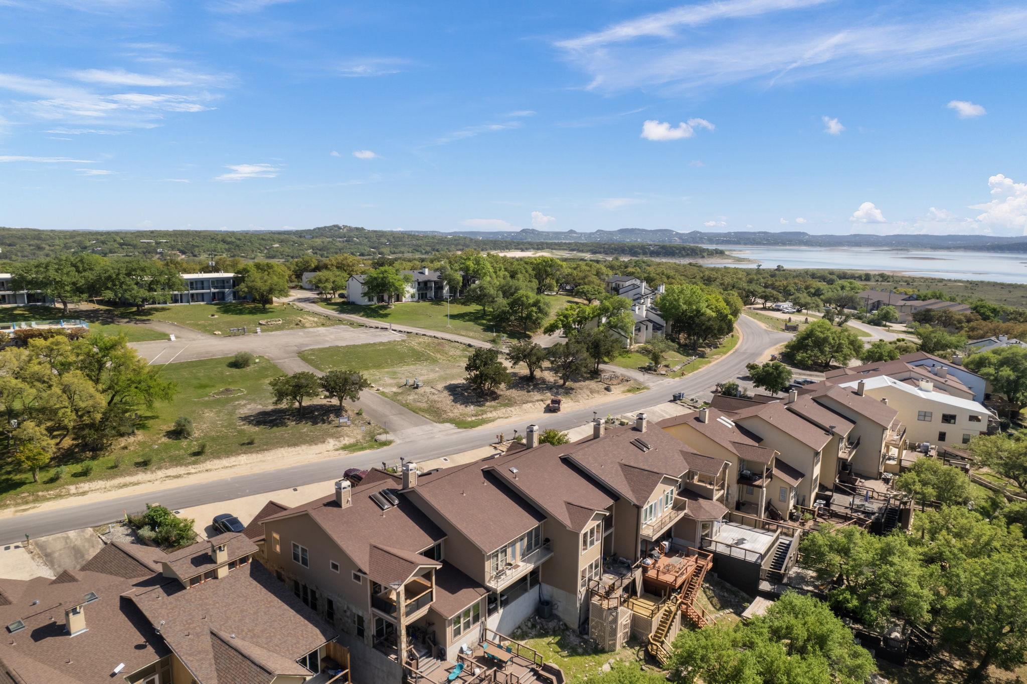 Image 32 of 33 For 970 Parkview Dr