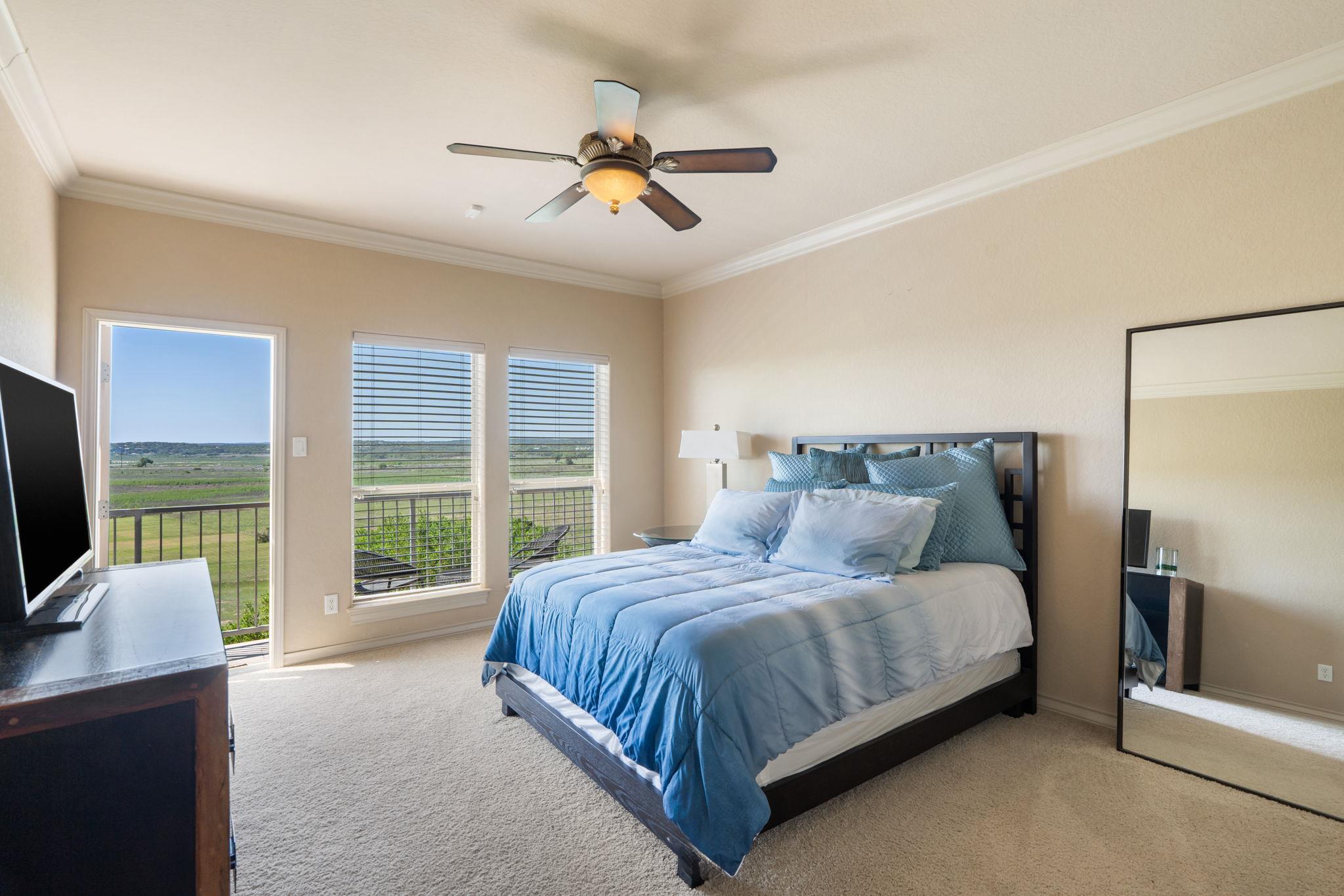 Image 4 of 33 For 970 Parkview Dr