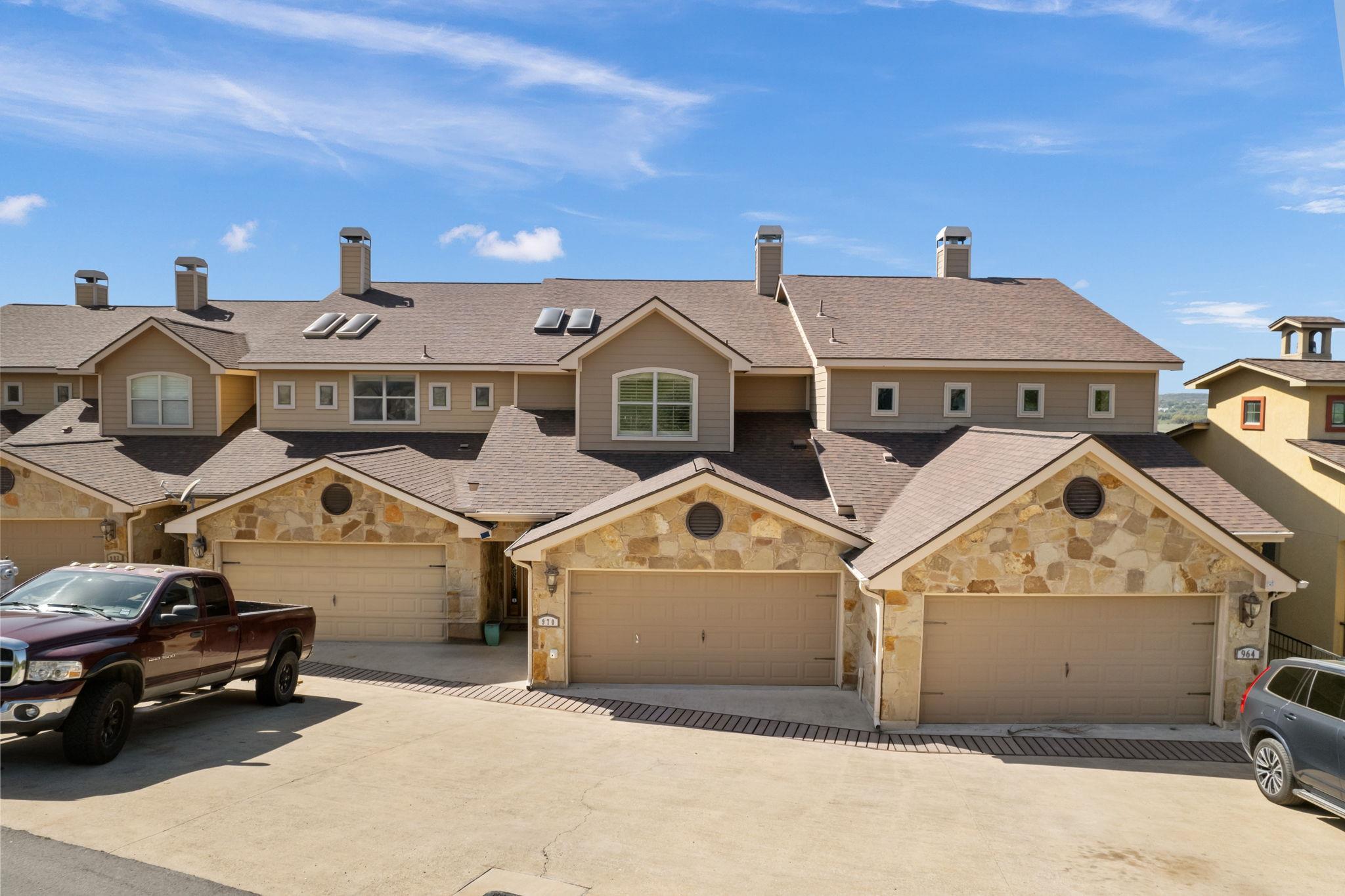 Image 5 of 33 For 970 Parkview Dr