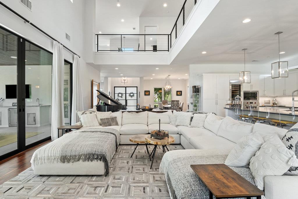 Image 4 of 39 For 908 Cypress Grove Dr