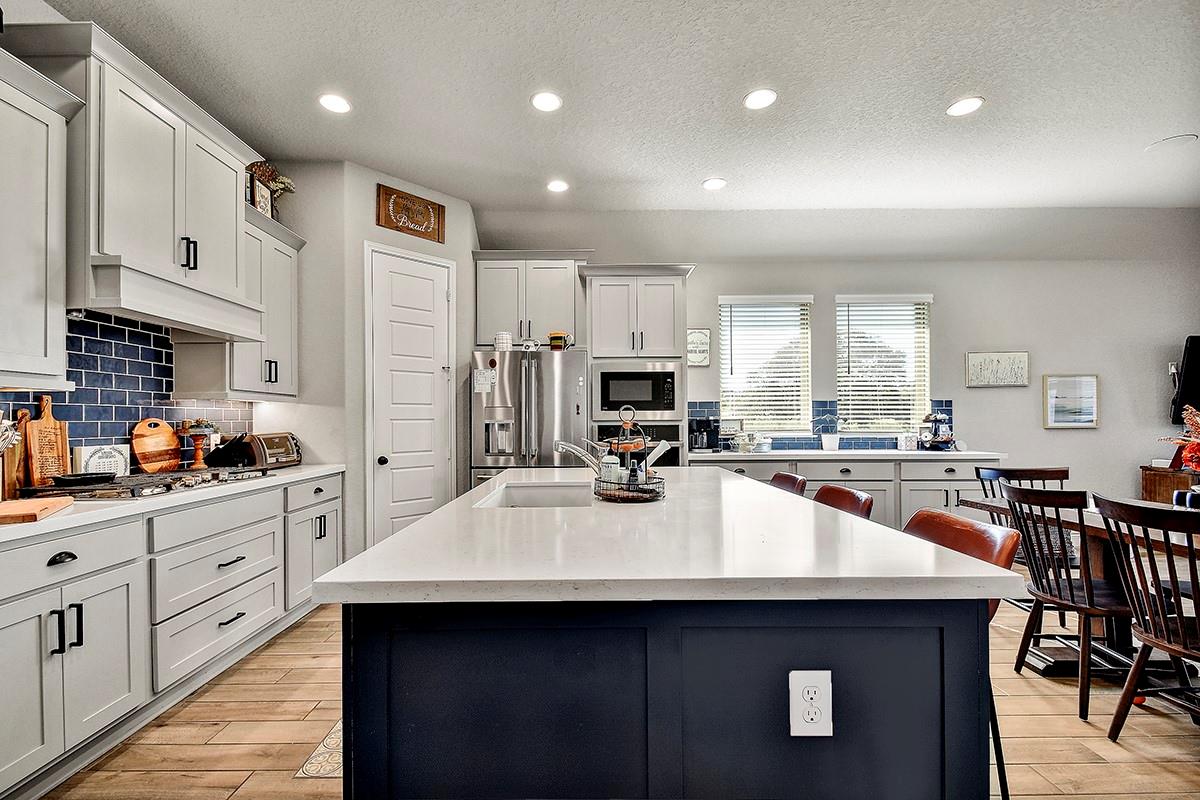 Image 11 of 31 For 2192 August Ave