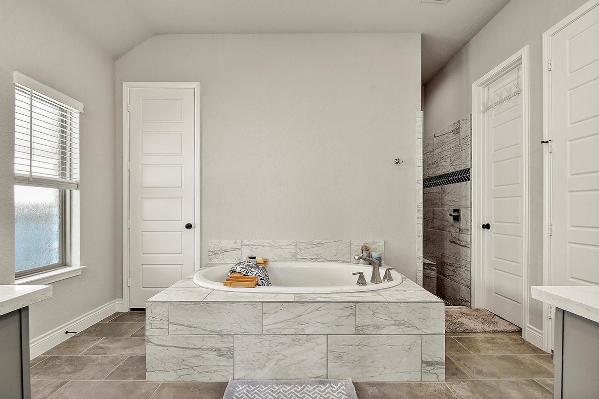 Image 25 of 31 For 2192 August Ave