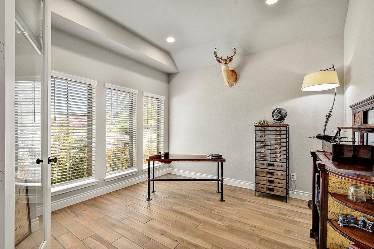 Image 6 of 31 For 2192 August Ave