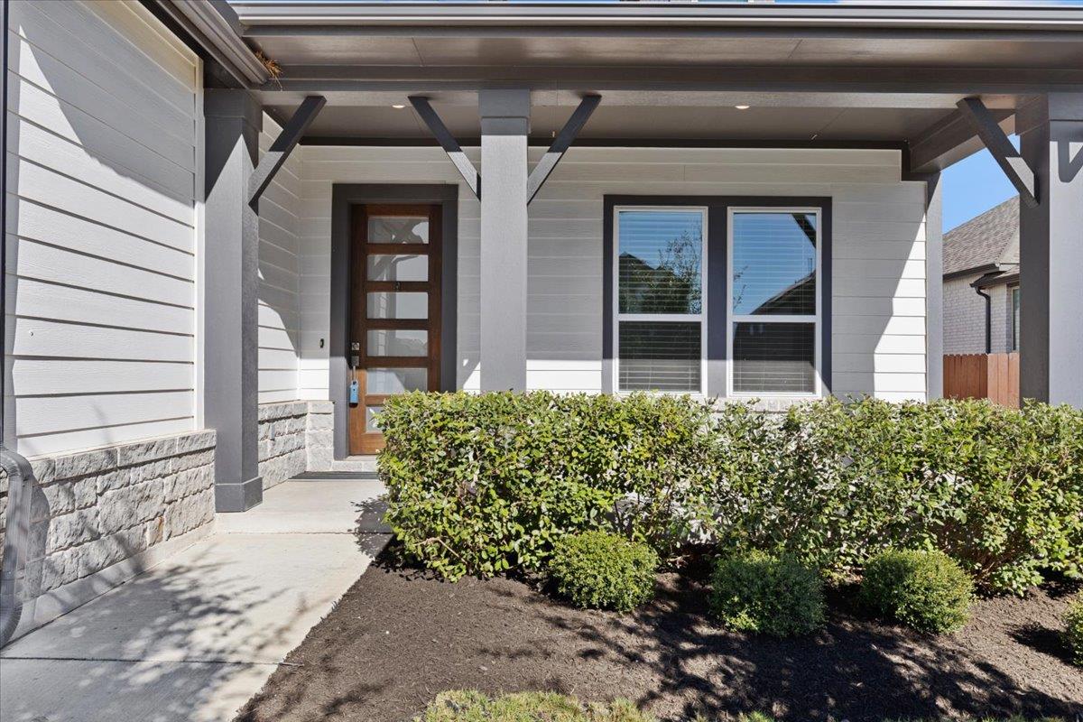 Image 2 of 40 For 908 Knowles Dr