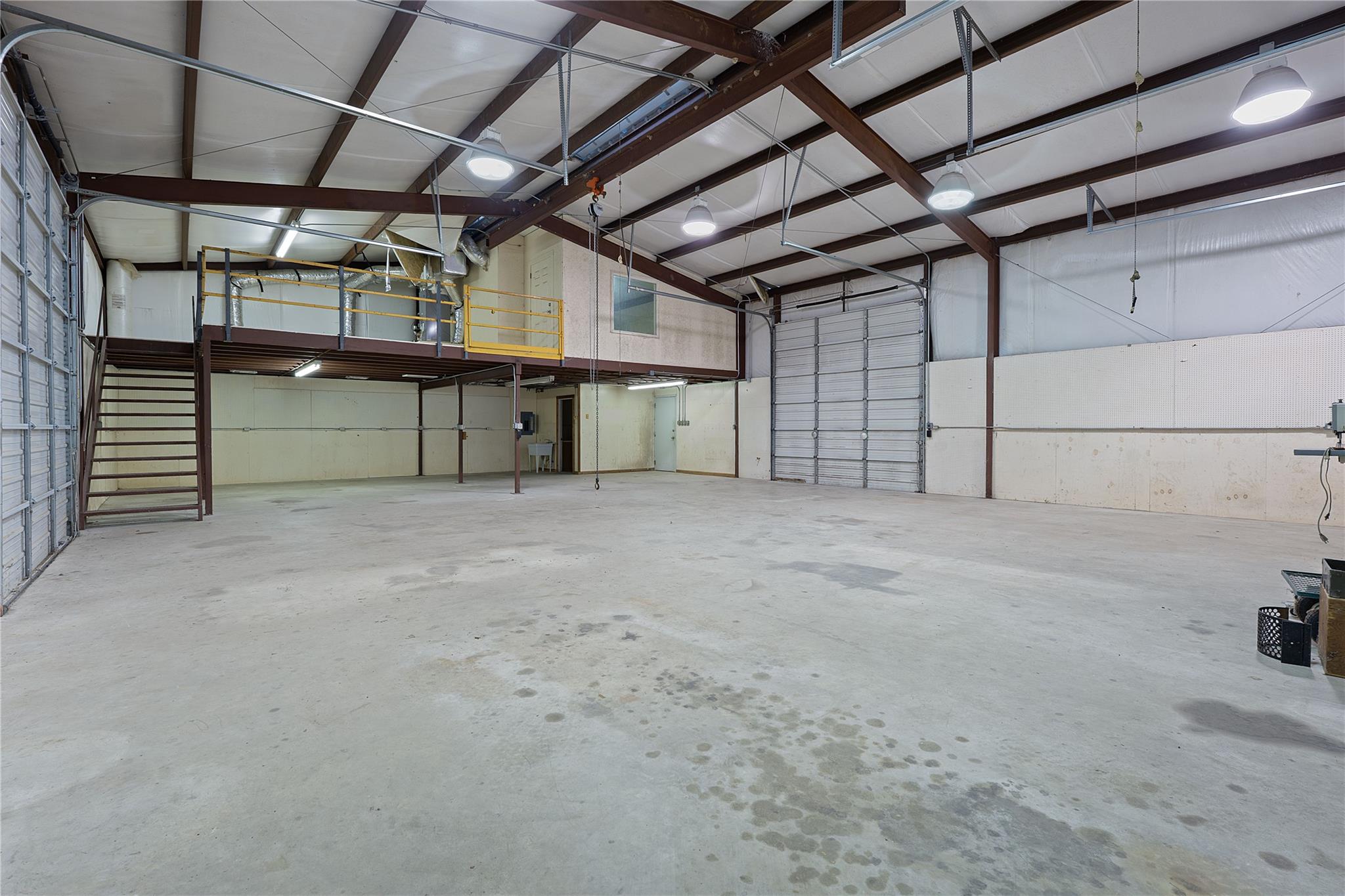 Image 28 of 40 For 400 County Road 483