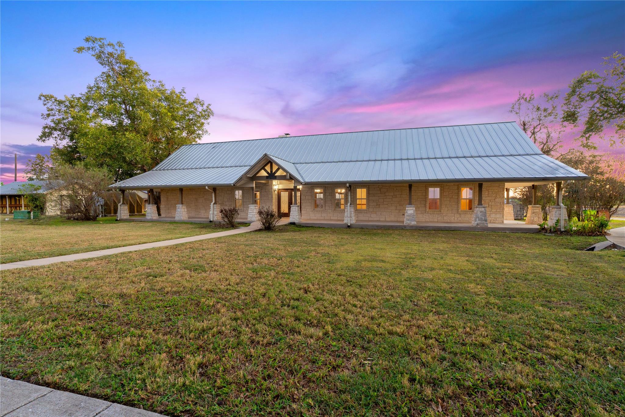 Image 36 of 40 For 400 County Road 483