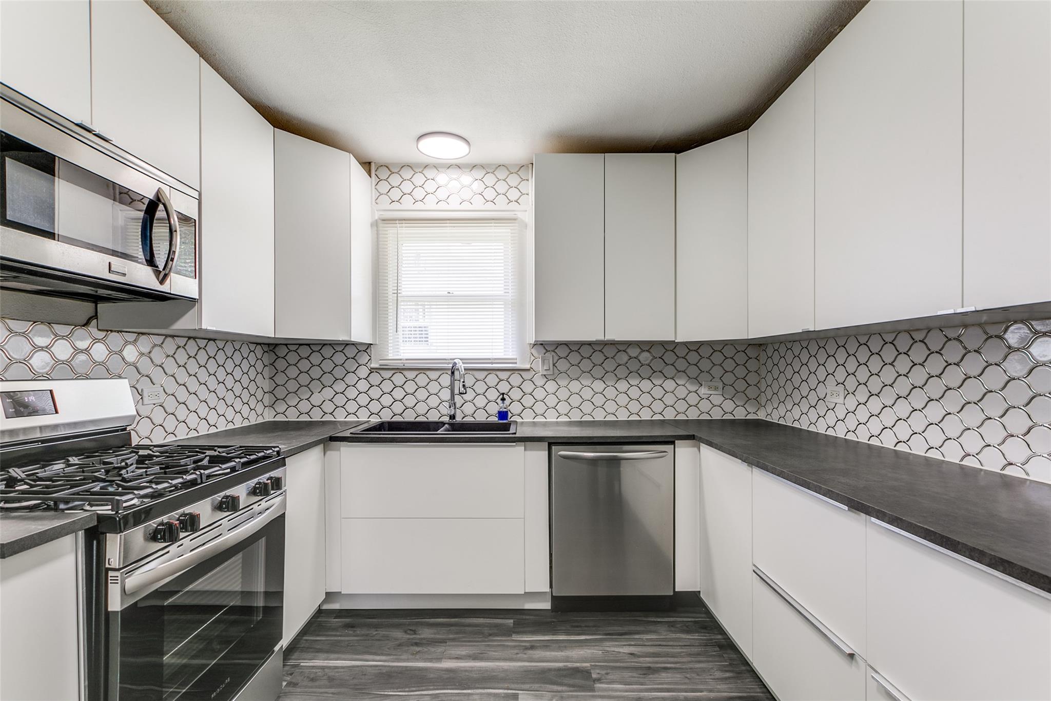 Image 11 of 24 For 2447 Houston St