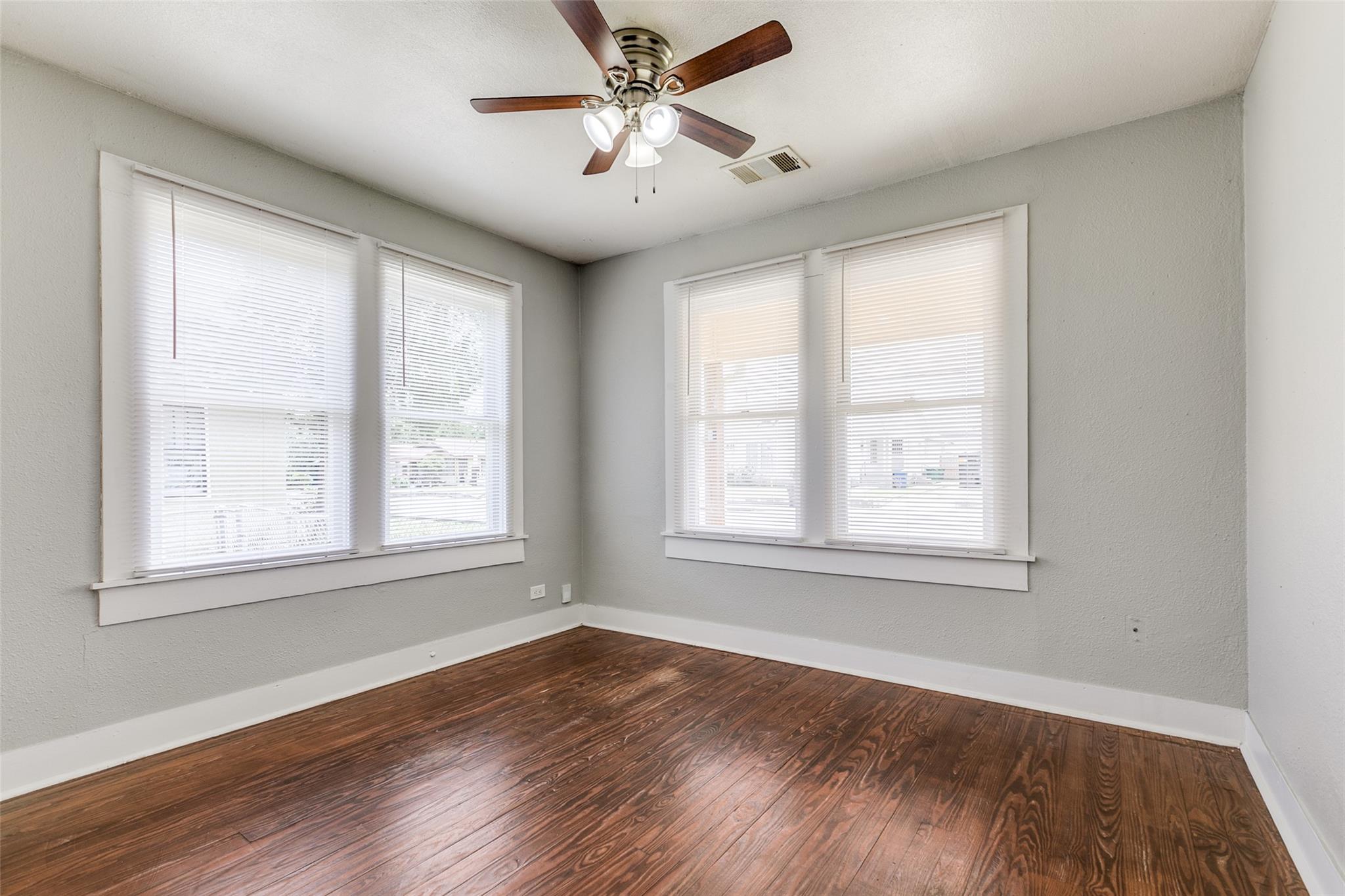 Image 14 of 24 For 2447 Houston St